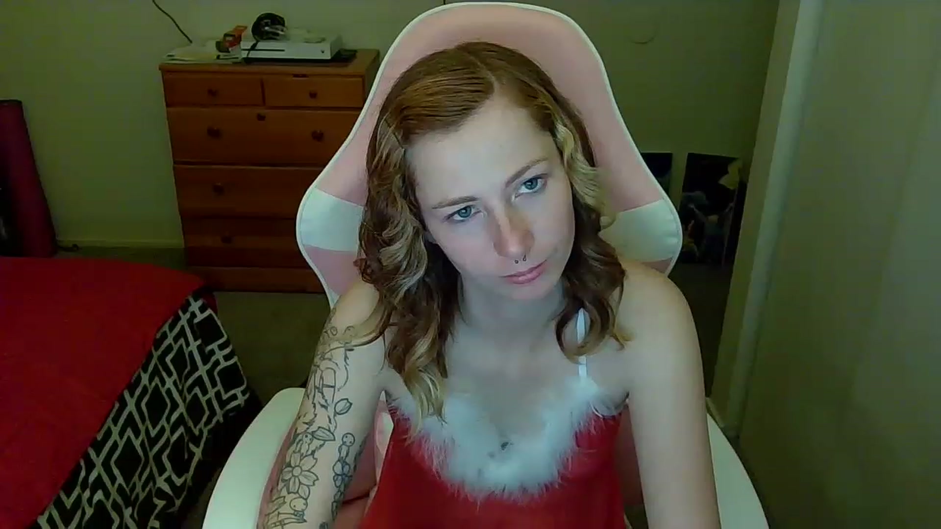 Gallery image thumbnail from Little_Lunar's myfreecams stream on, 12/26/2022, 07:32 image 2 of 20