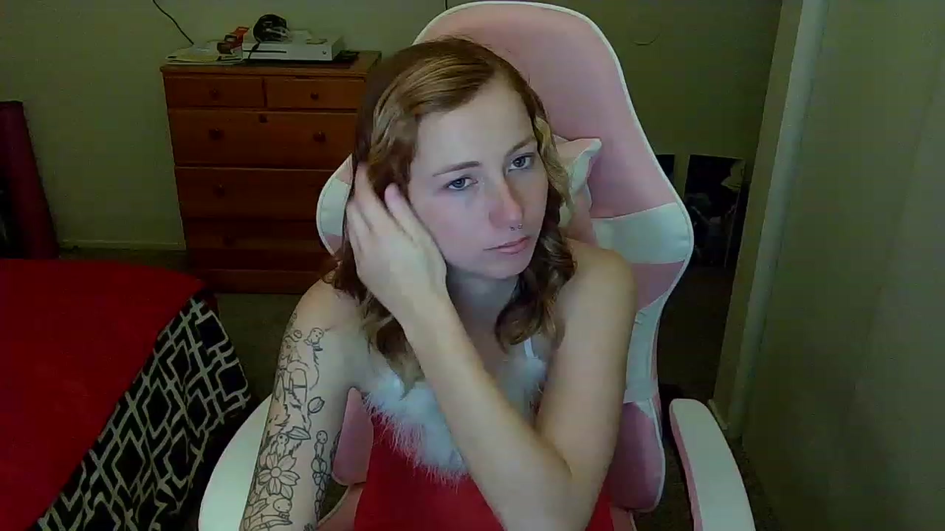 Gallery image thumbnail from Little_Lunar's myfreecams stream on, 12/26/2022, 07:32 image 19 of 20
