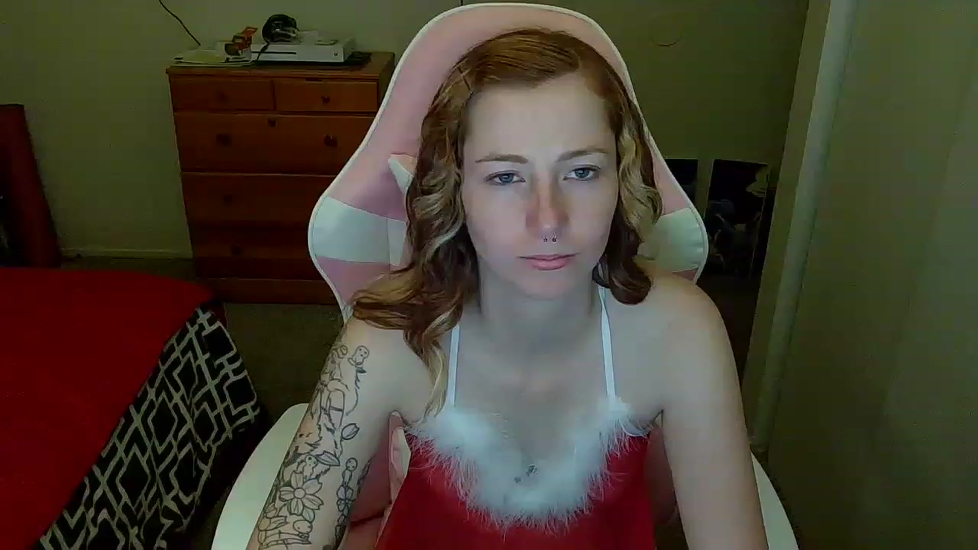Gallery image thumbnail from Little_Lunar's myfreecams stream on, 12/26/2022, 07:32 image 11 of 20