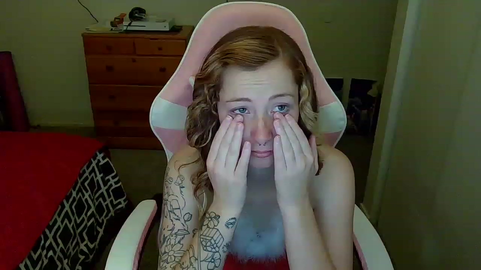 Gallery image thumbnail from Little_Lunar's myfreecams stream on, 12/26/2022, 07:32 image 13 of 20