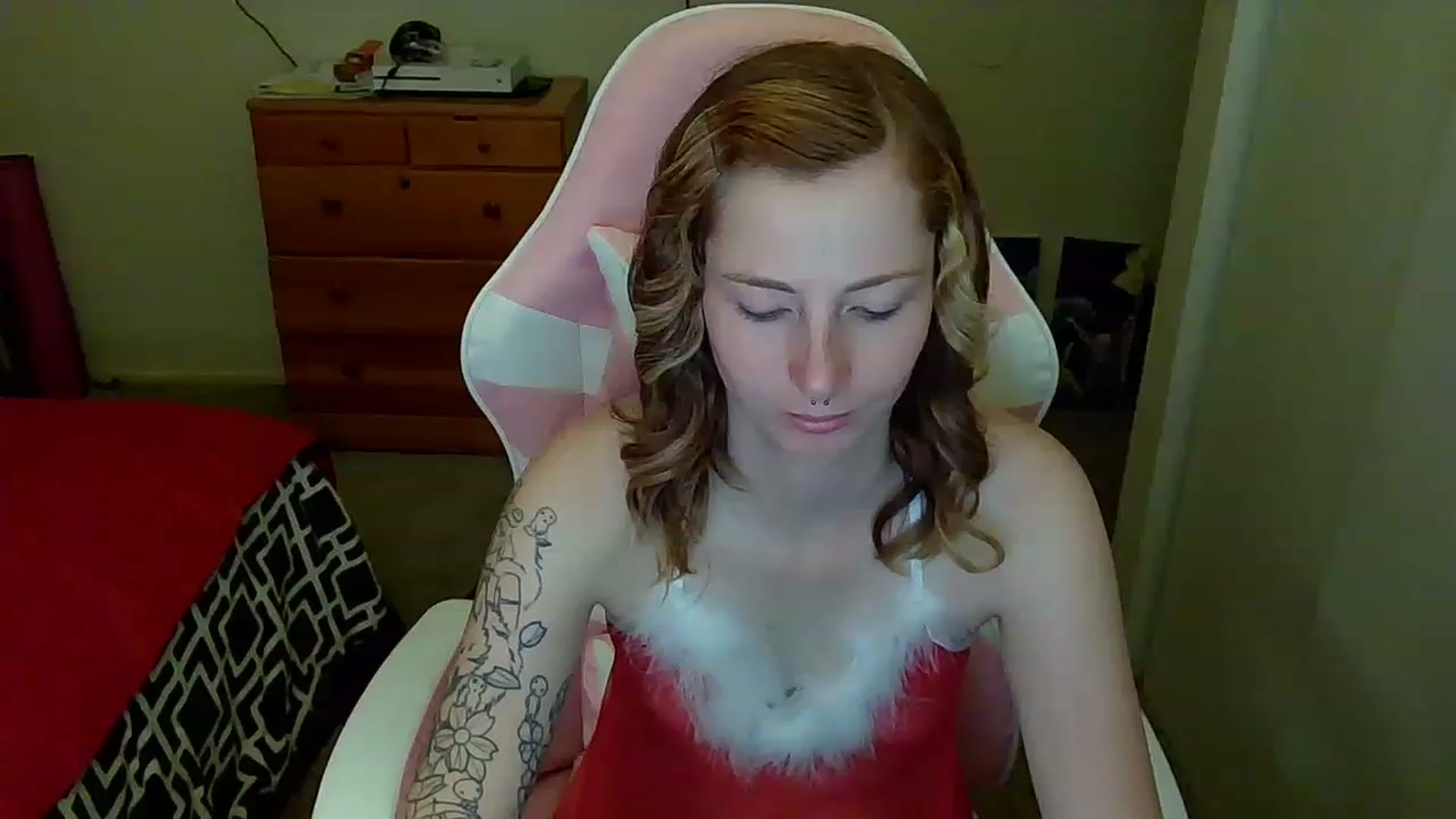 Gallery image thumbnail from Little_Lunar's myfreecams stream on, 12/26/2022, 07:32 image 1 of 20