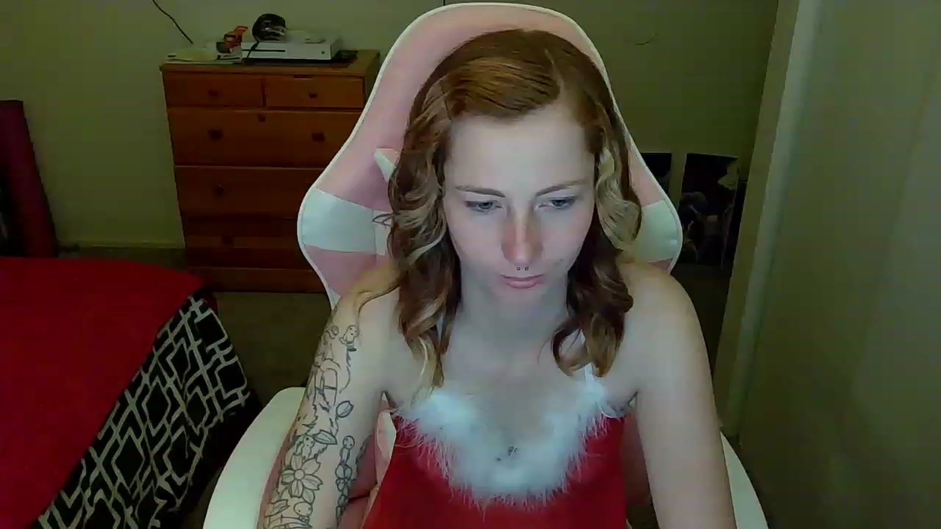 Gallery image thumbnail from Little_Lunar's myfreecams stream on, 12/26/2022, 07:32 image 9 of 20