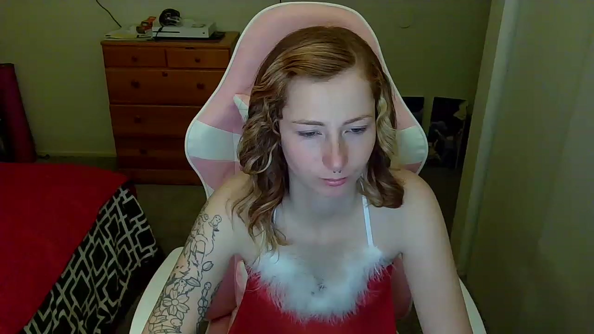 Gallery image thumbnail from Little_Lunar's myfreecams stream on, 12/26/2022, 07:32 image 14 of 20