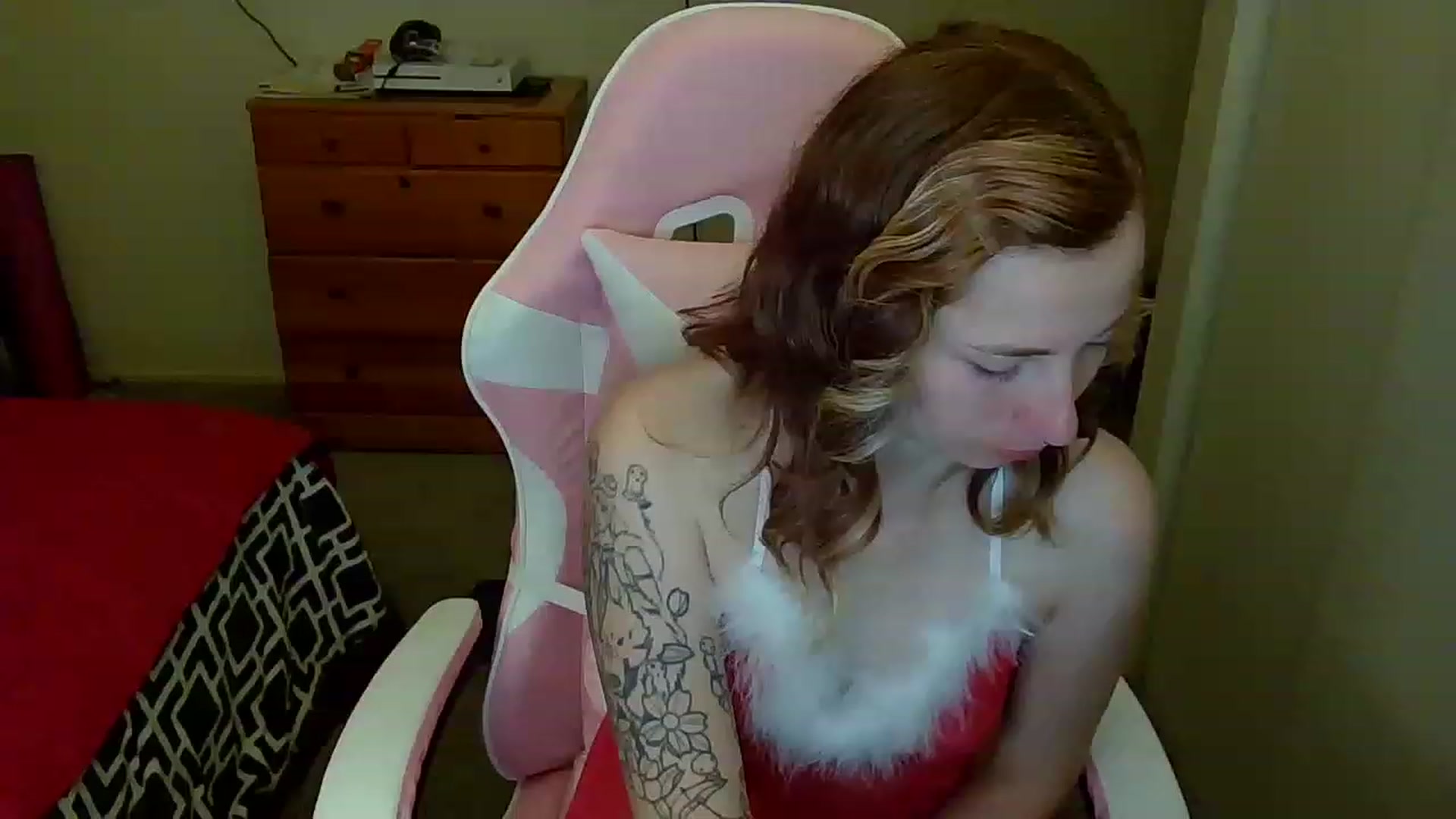 Gallery image thumbnail from Little_Lunar's myfreecams stream on, 12/26/2022, 07:32 image 5 of 20