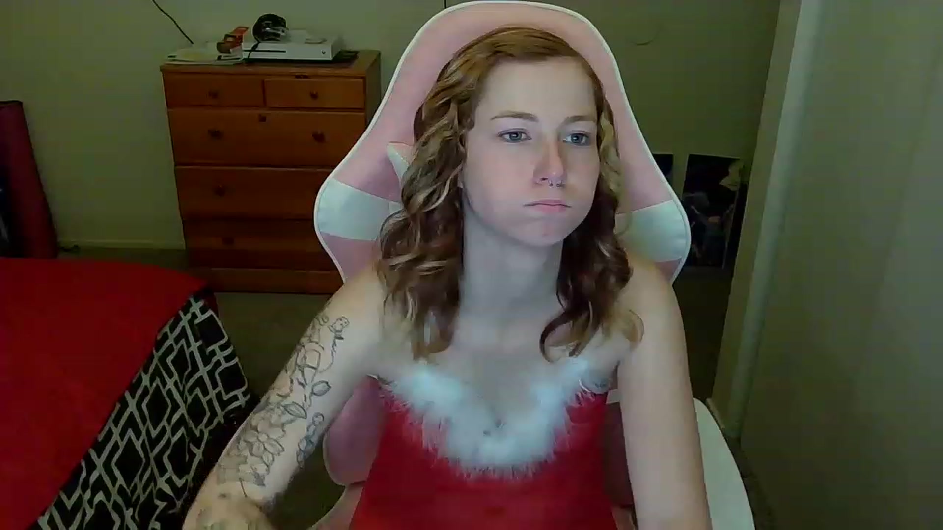Gallery image thumbnail from Little_Lunar's myfreecams stream on, 12/26/2022, 07:32 image 18 of 20