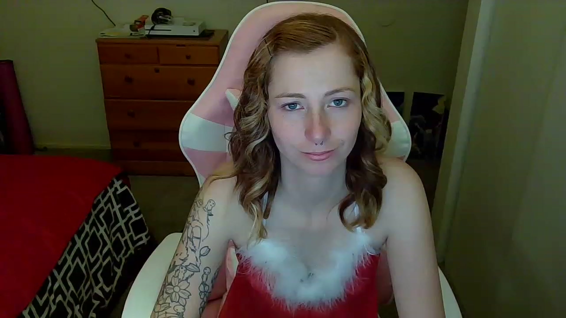 Gallery image thumbnail from Little_Lunar's myfreecams stream on, 12/26/2022, 07:32 image 8 of 20