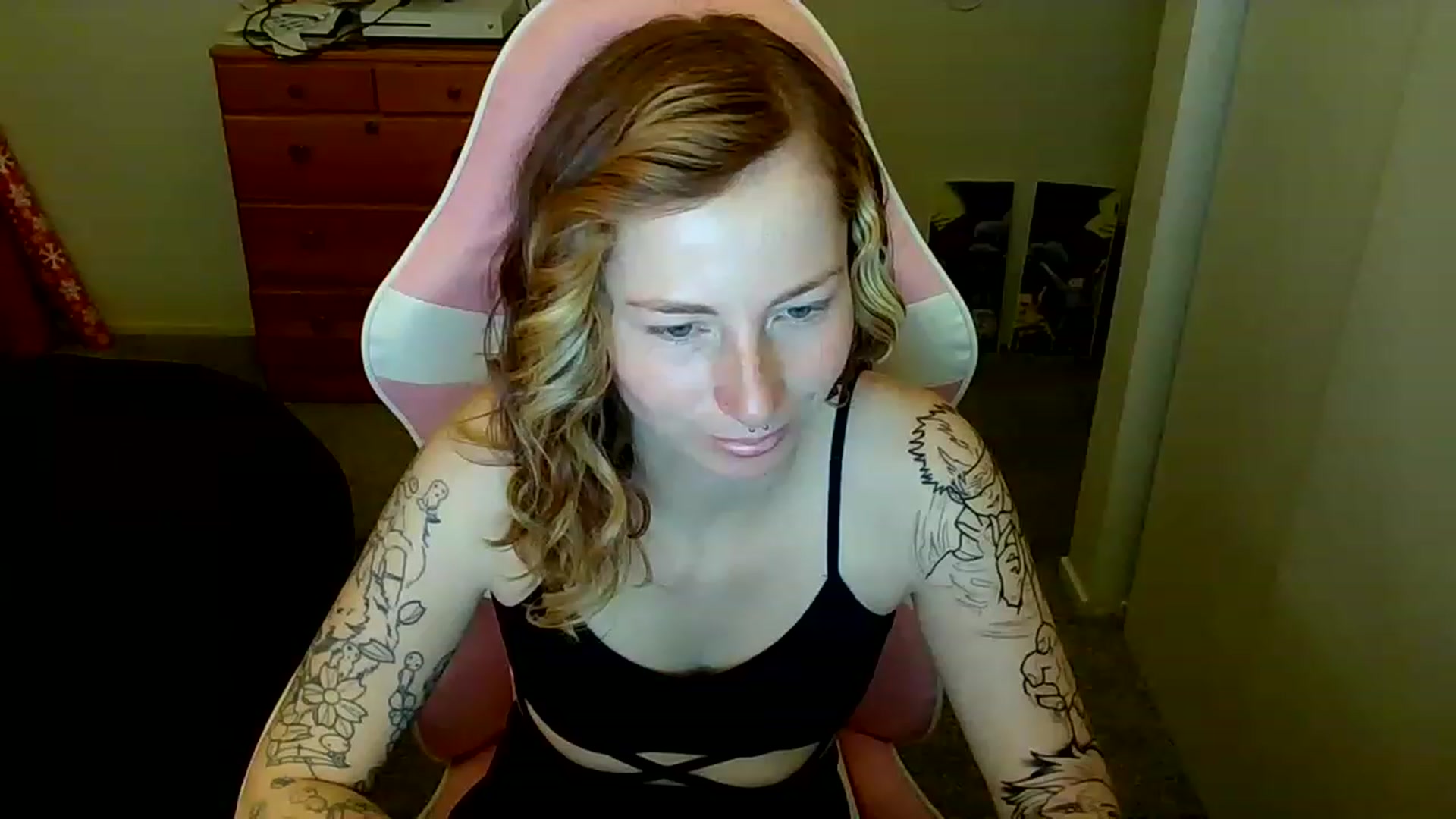 Gallery image thumbnail from Little_Lunar's myfreecams stream on, 01/02/2023, 17:04 image 1 of 20