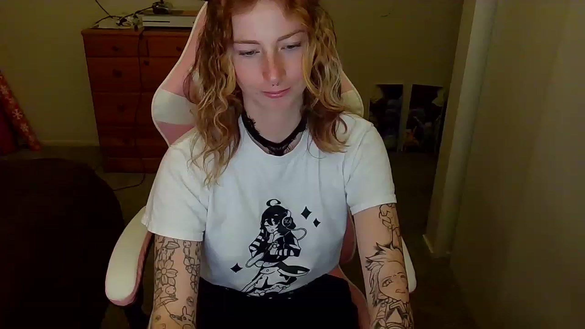 Gallery image thumbnail from Little_Lunar's myfreecams stream on, 01/17/2023, 03:38 image 5 of 20