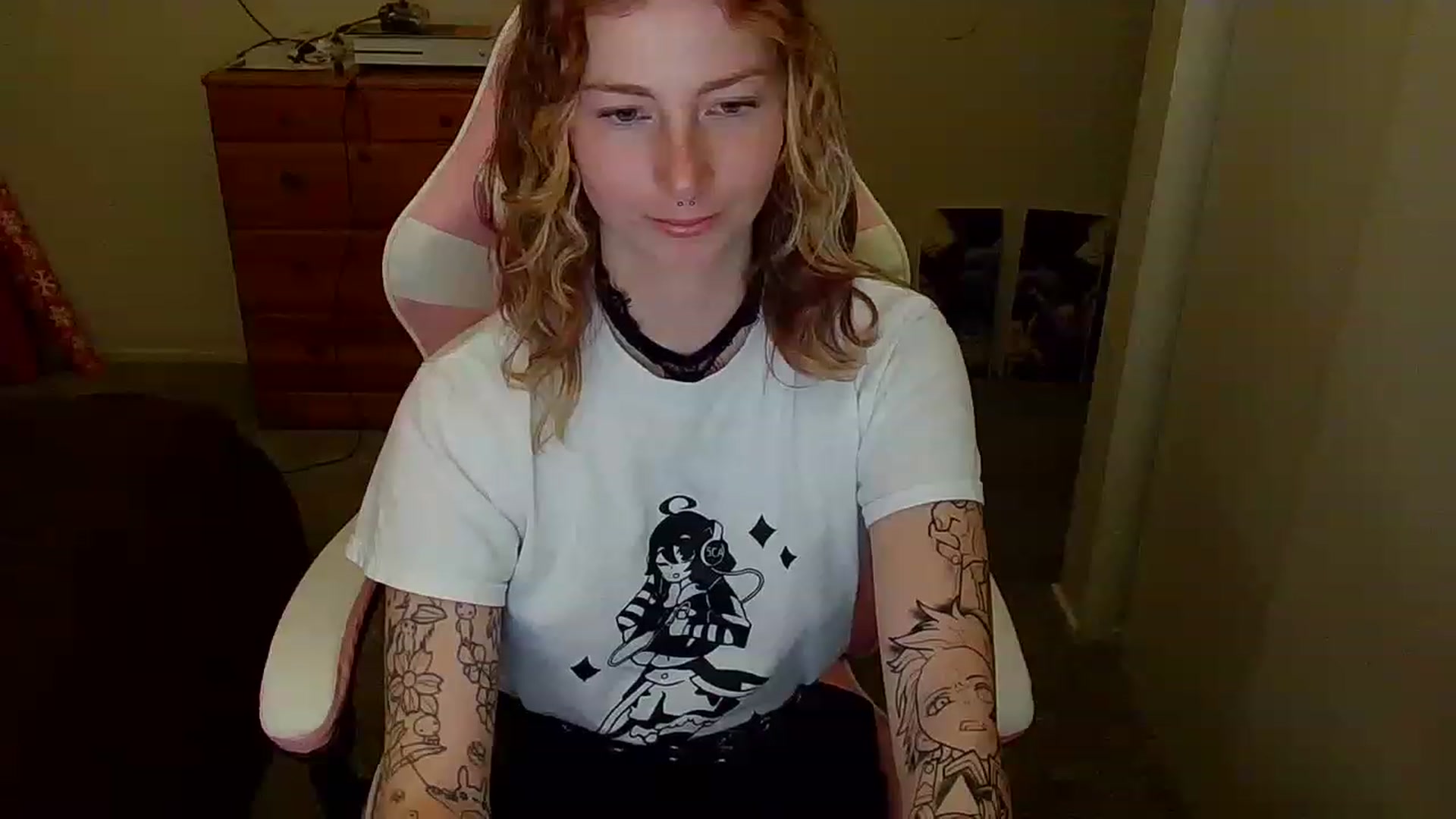Gallery image thumbnail from Little_Lunar's myfreecams stream on, 01/17/2023, 03:38 image 3 of 20