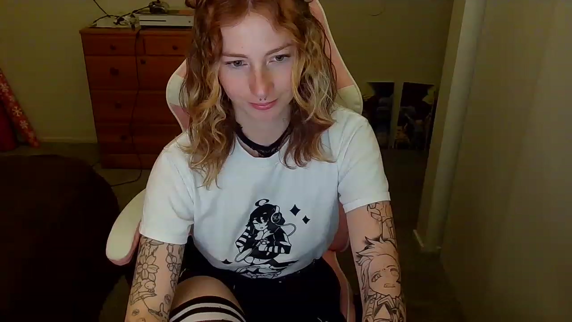 Gallery image thumbnail from Little_Lunar's myfreecams stream on, 01/17/2023, 03:38 image 10 of 20