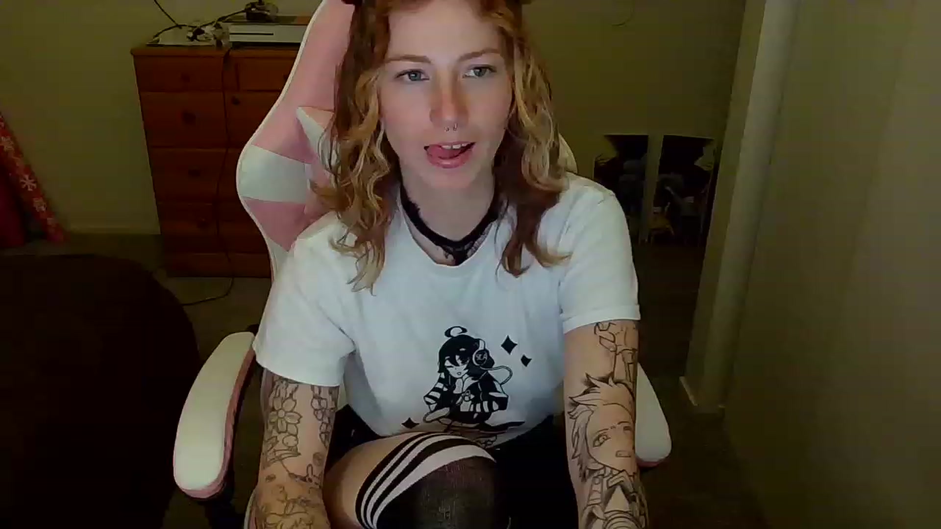 Gallery image thumbnail from Little_Lunar's myfreecams stream on, 01/17/2023, 03:38 image 1 of 20
