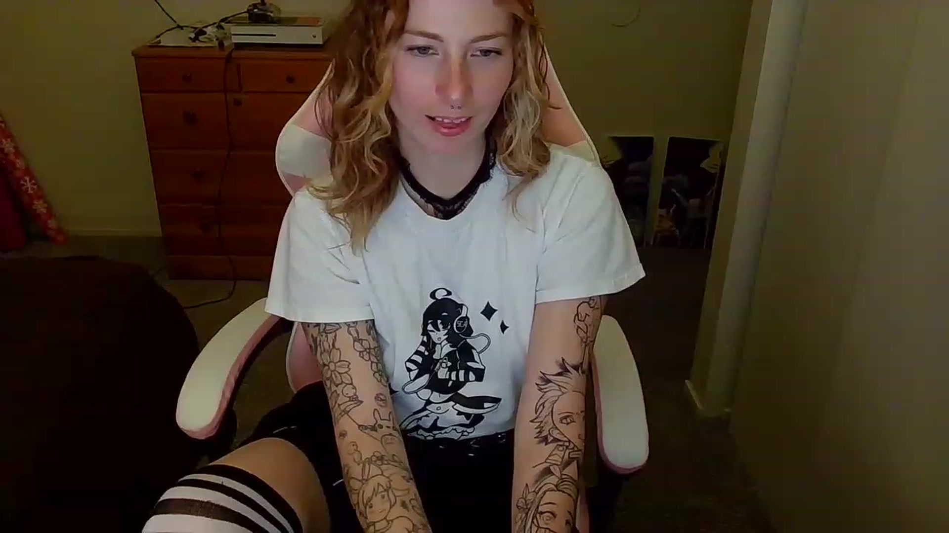 Gallery image thumbnail from Little_Lunar's myfreecams stream on, 01/17/2023, 03:38 image 12 of 20
