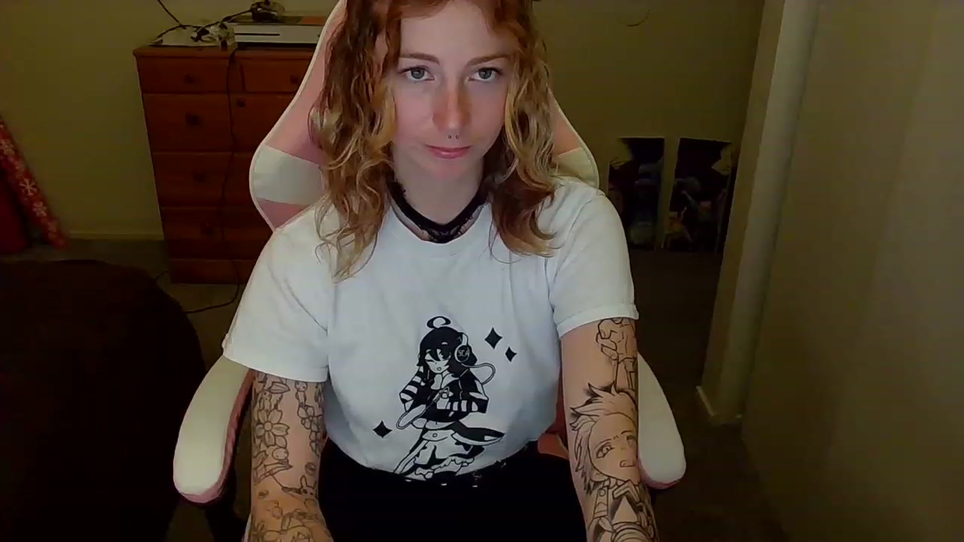 Gallery image thumbnail from Little_Lunar's myfreecams stream on, 01/17/2023, 03:38 image 6 of 20