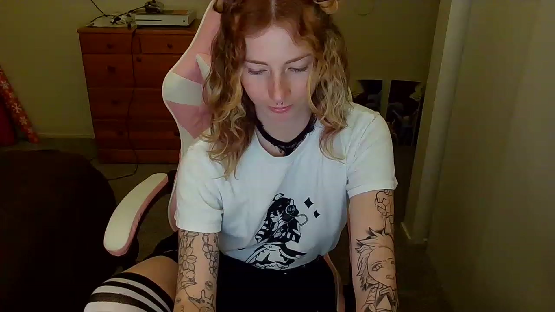 Gallery image thumbnail from Little_Lunar's myfreecams stream on, 01/17/2023, 03:38 image 13 of 20