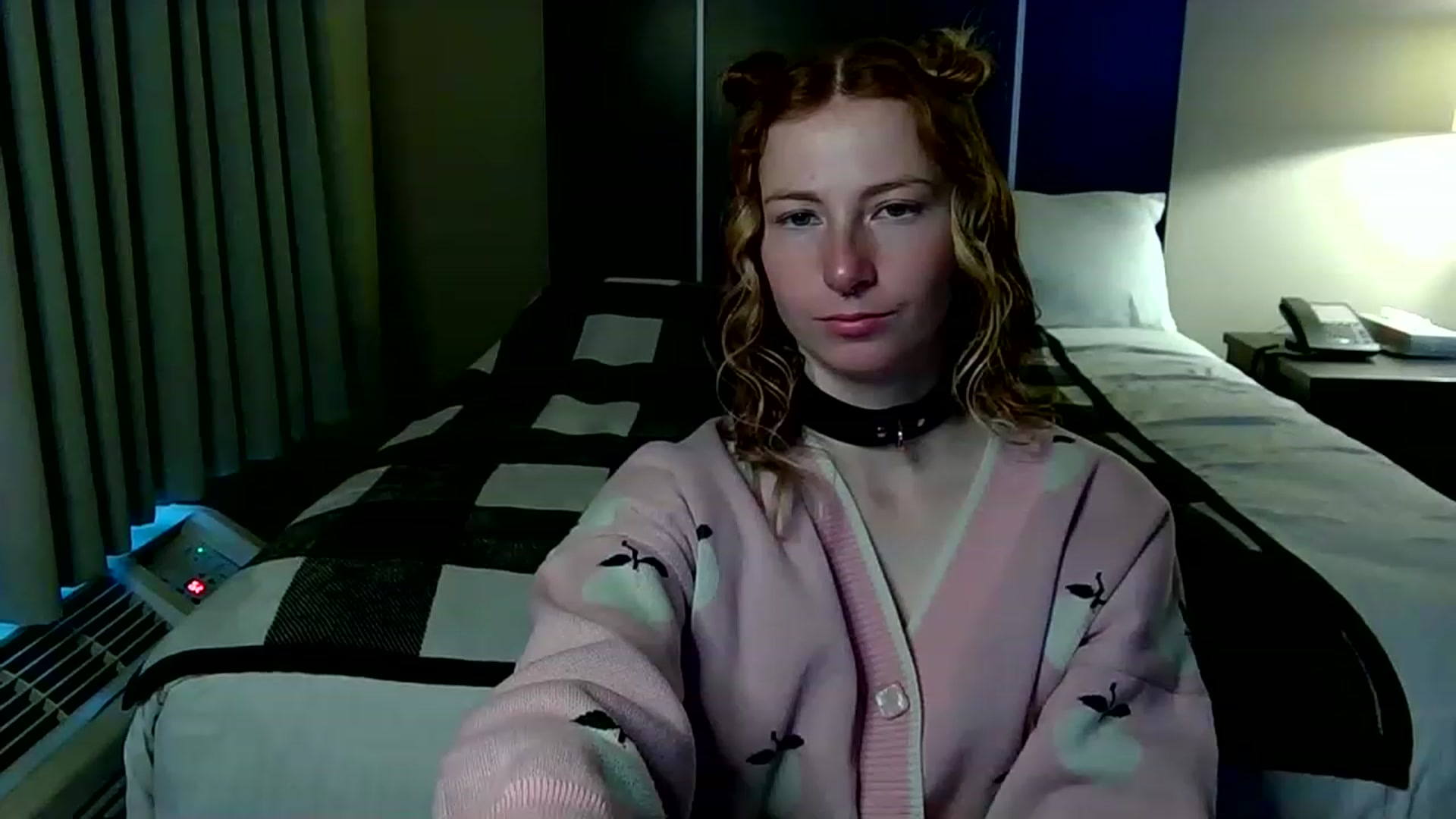Gallery image thumbnail from Little_Lunar's myfreecams stream on, 01/21/2023, 16:52 image 6 of 20