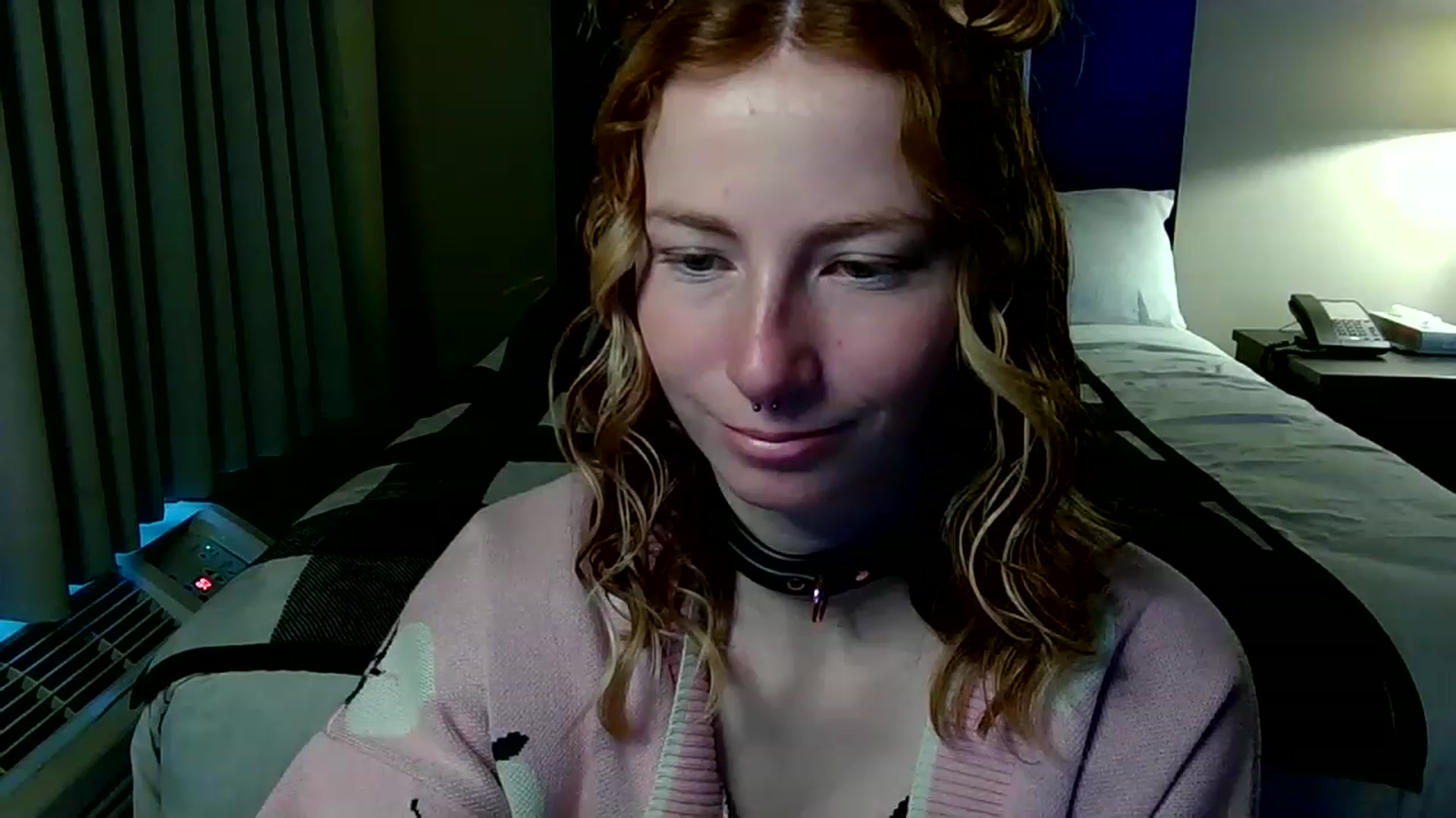 Gallery image thumbnail from Little_Lunar's myfreecams stream on, 01/21/2023, 16:52 image 10 of 20