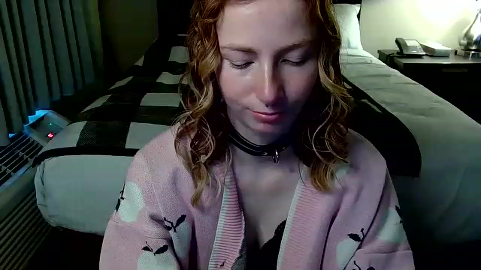 Gallery image thumbnail from Little_Lunar's myfreecams stream on, 01/21/2023, 17:25 image 8 of 20