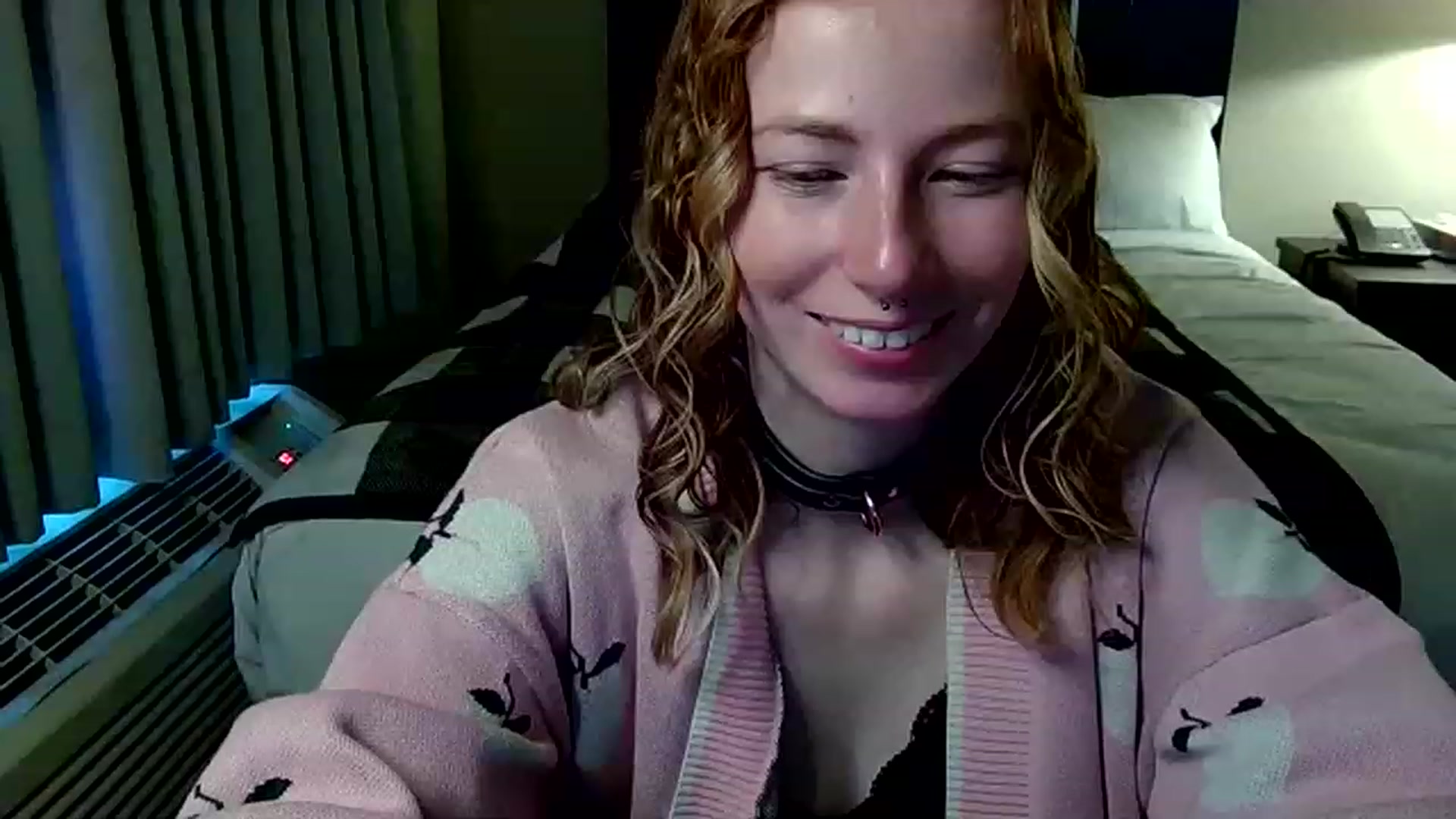 Gallery image thumbnail from Little_Lunar's myfreecams stream on, 01/21/2023, 17:25 image 18 of 20
