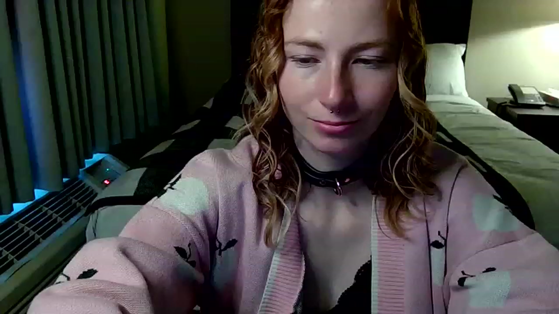 Gallery image thumbnail from Little_Lunar's myfreecams stream on, 01/21/2023, 17:25 image 17 of 20