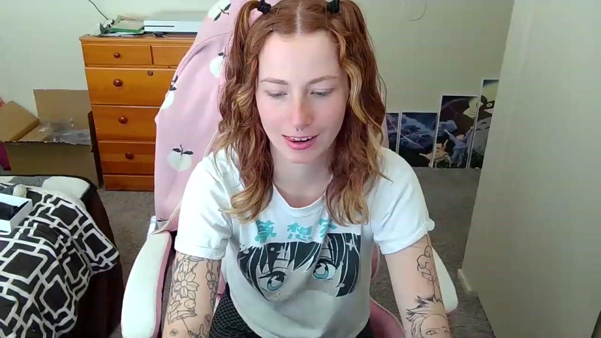 Gallery image thumbnail from Little_Lunar's myfreecams stream on, 02/18/2023, 21:45 image 16 of 20