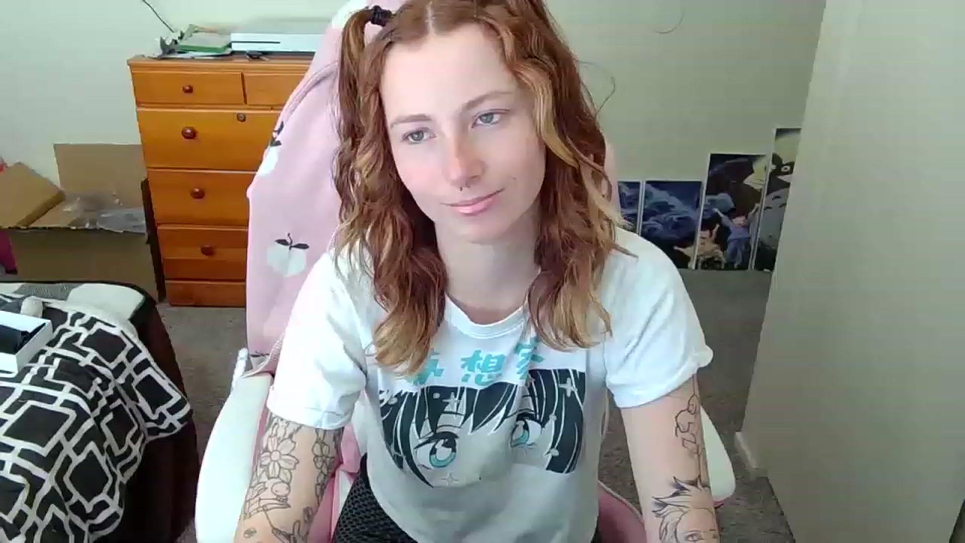Gallery image thumbnail from Little_Lunar's myfreecams stream on, 02/18/2023, 21:45 image 15 of 20