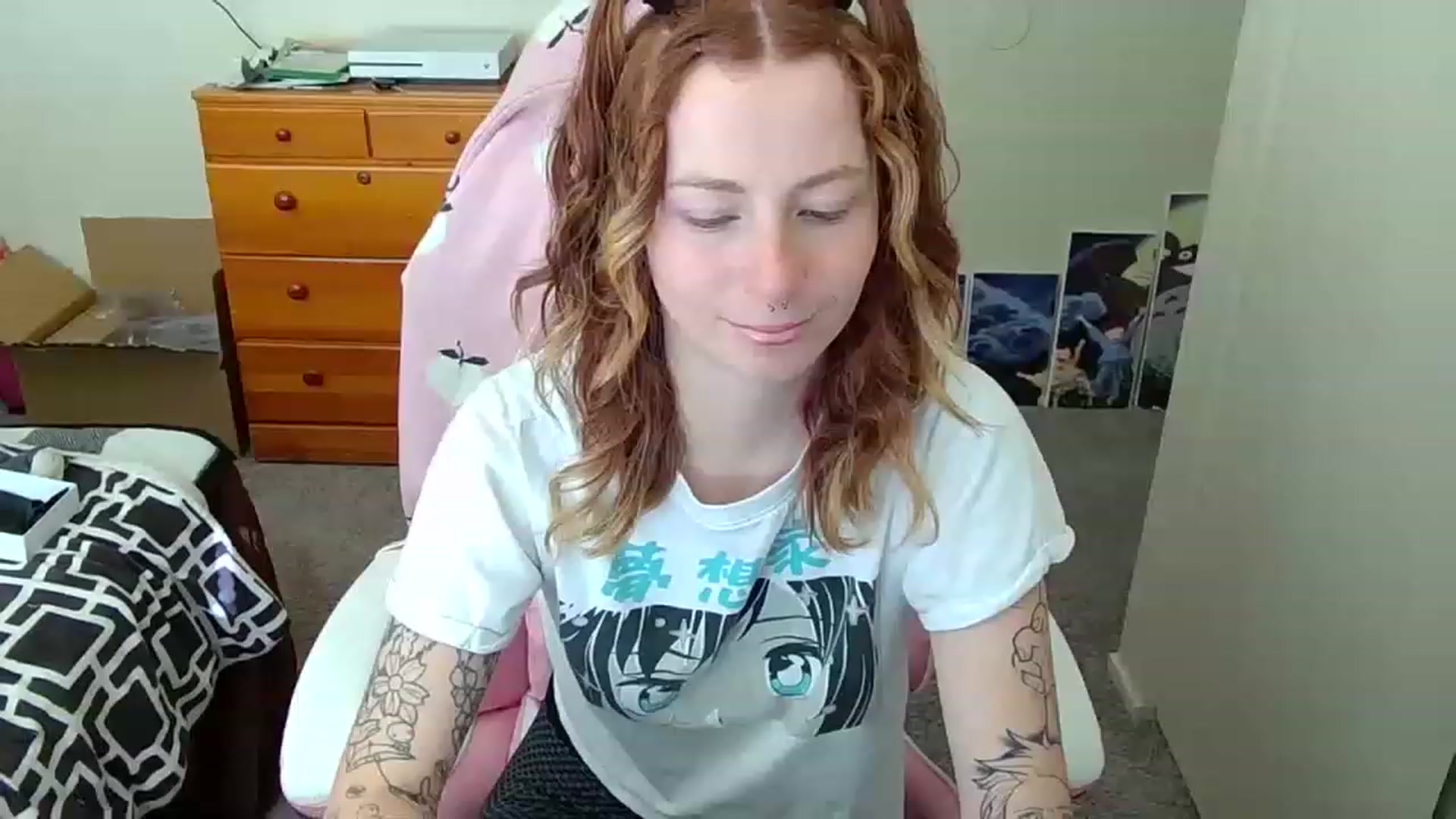 Gallery image thumbnail from Little_Lunar's myfreecams stream on, 02/18/2023, 21:45 image 6 of 20