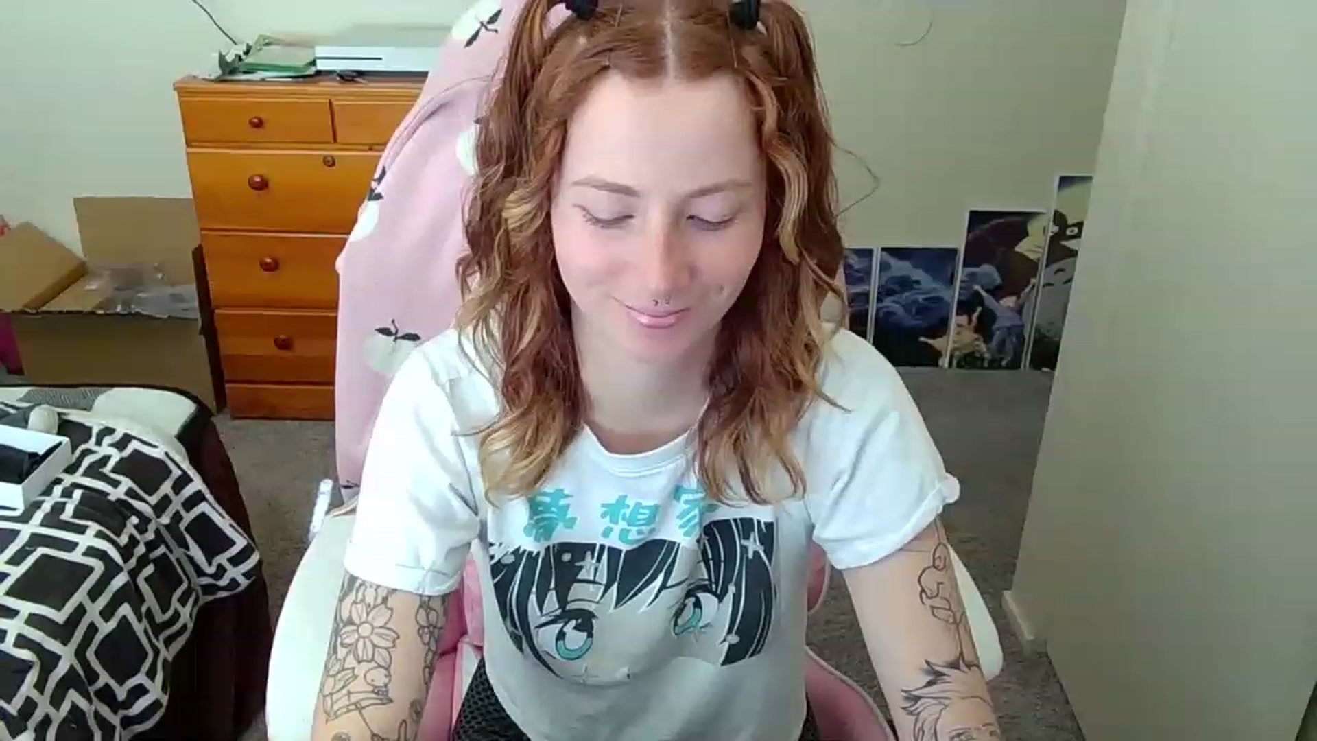 Gallery image thumbnail from Little_Lunar's myfreecams stream on, 02/18/2023, 21:45 image 14 of 20
