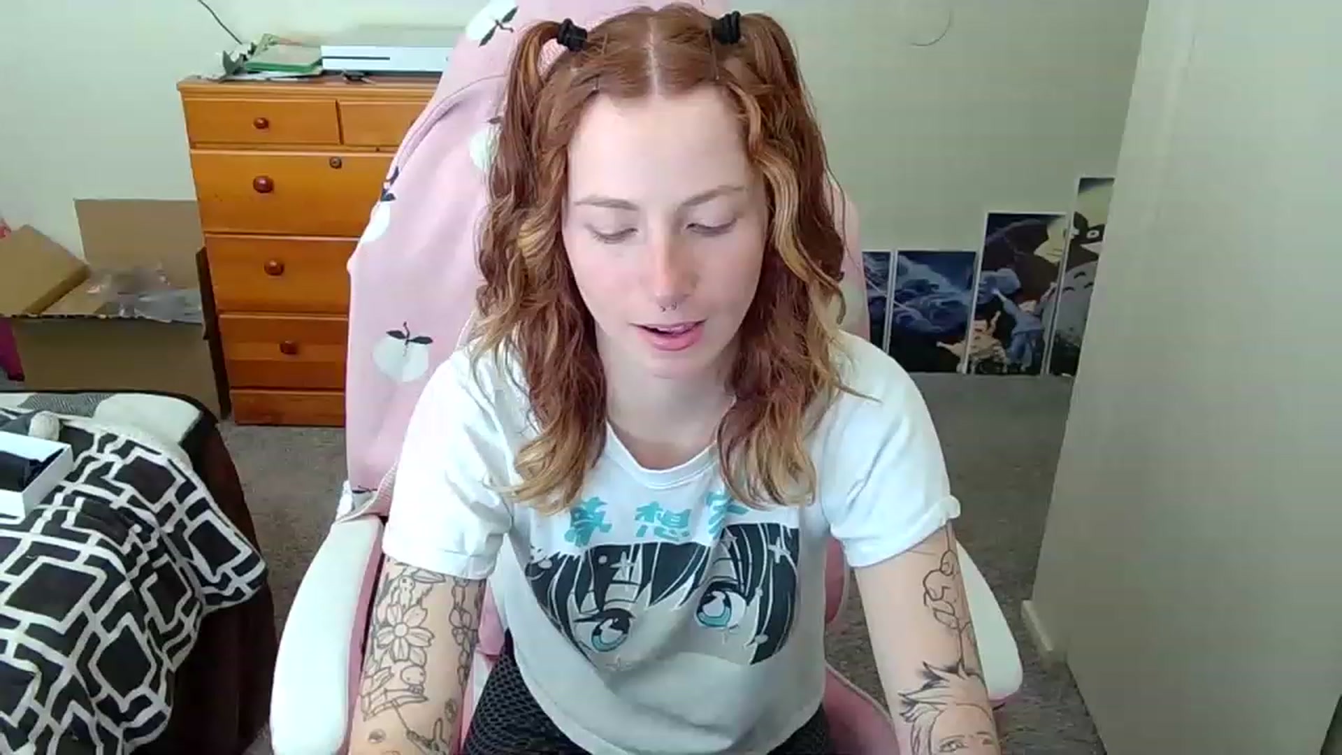 Gallery image thumbnail from Little_Lunar's myfreecams stream on, 02/18/2023, 21:45 image 17 of 20
