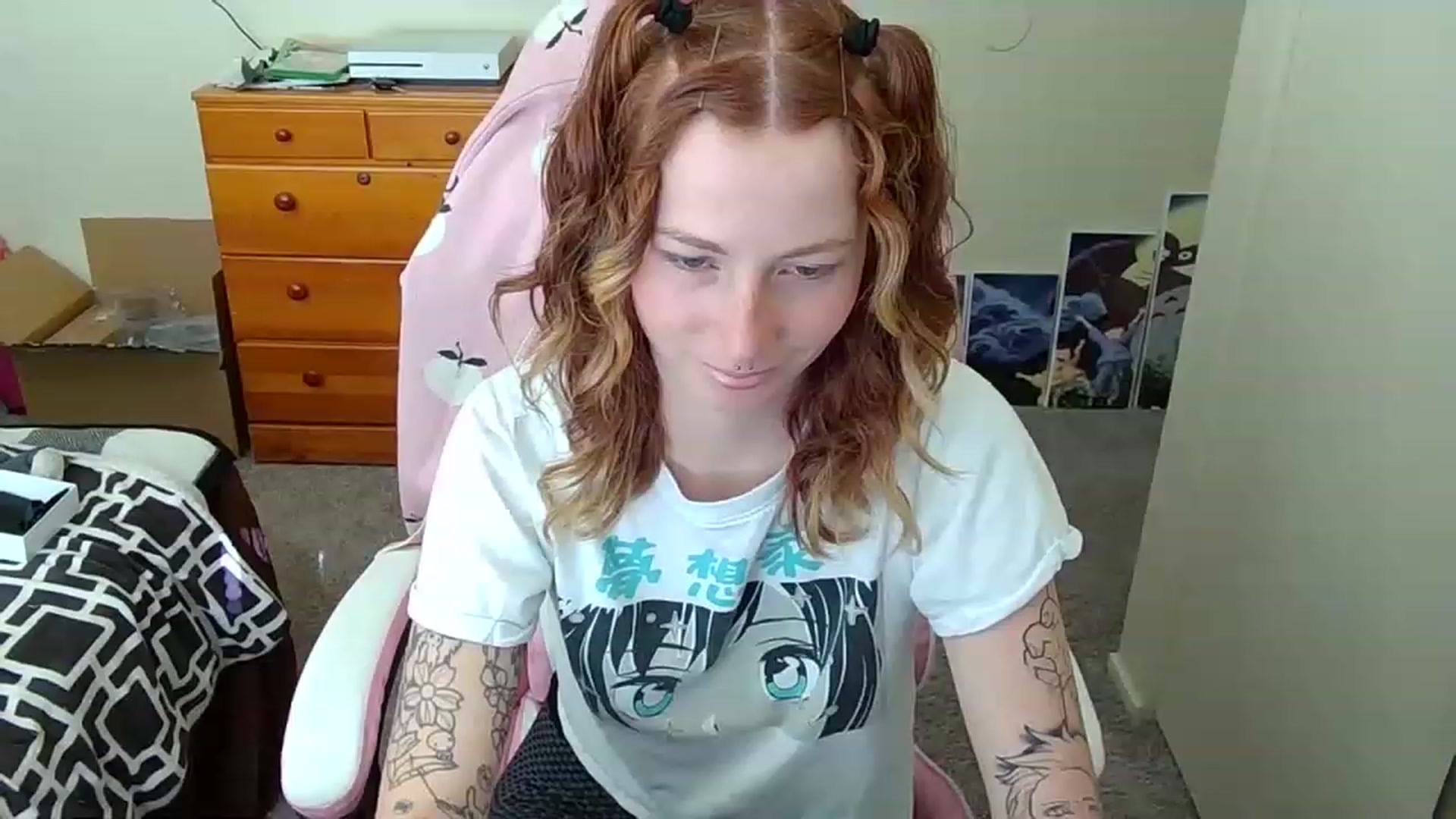 Gallery image thumbnail from Little_Lunar's myfreecams stream on, 02/18/2023, 21:45 image 7 of 20