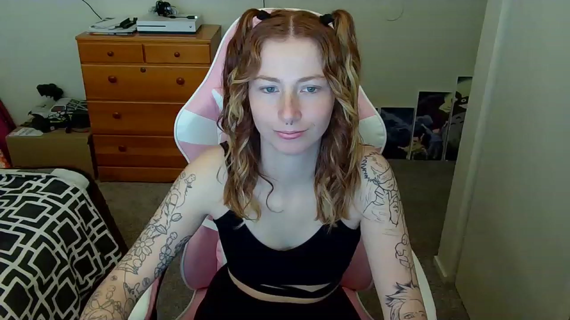 Gallery image thumbnail from Little_Lunar's myfreecams stream on, 02/20/2023, 15:12 image 13 of 20