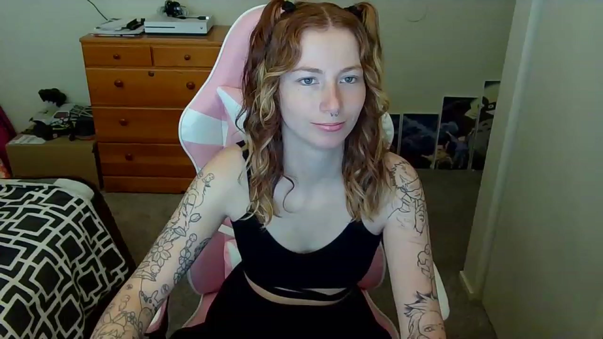 Gallery image thumbnail from Little_Lunar's myfreecams stream on, 02/20/2023, 15:12 image 11 of 20