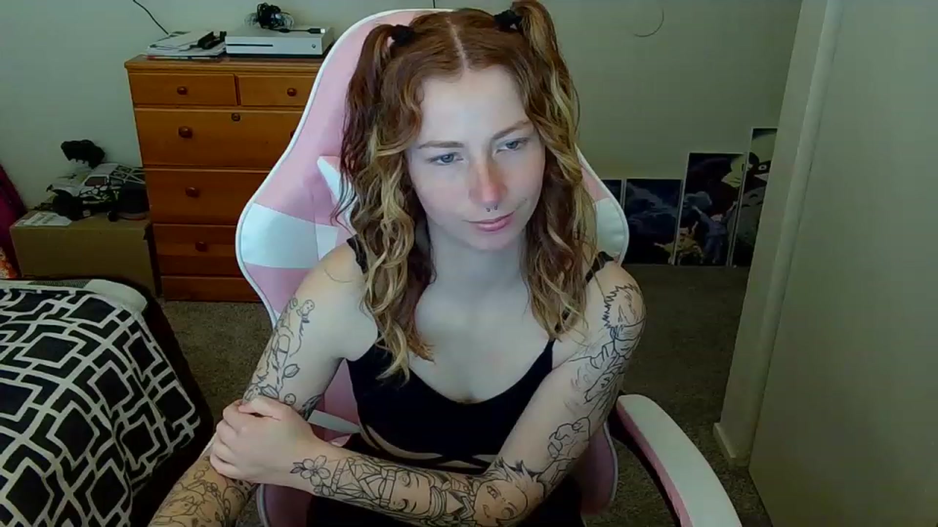 Gallery image thumbnail from Little_Lunar's myfreecams stream on, 02/20/2023, 15:55 image 5 of 20