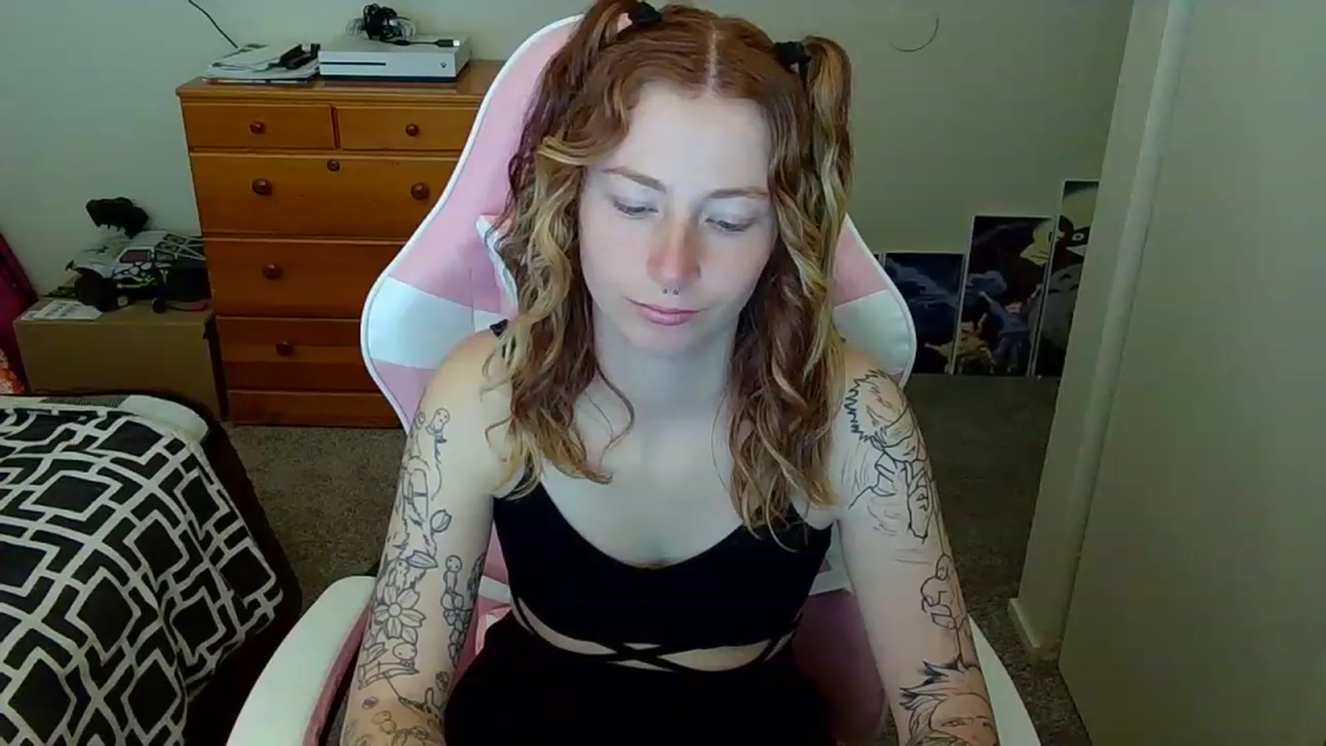 Gallery image thumbnail from Little_Lunar's myfreecams stream on, 02/20/2023, 15:55 image 9 of 20