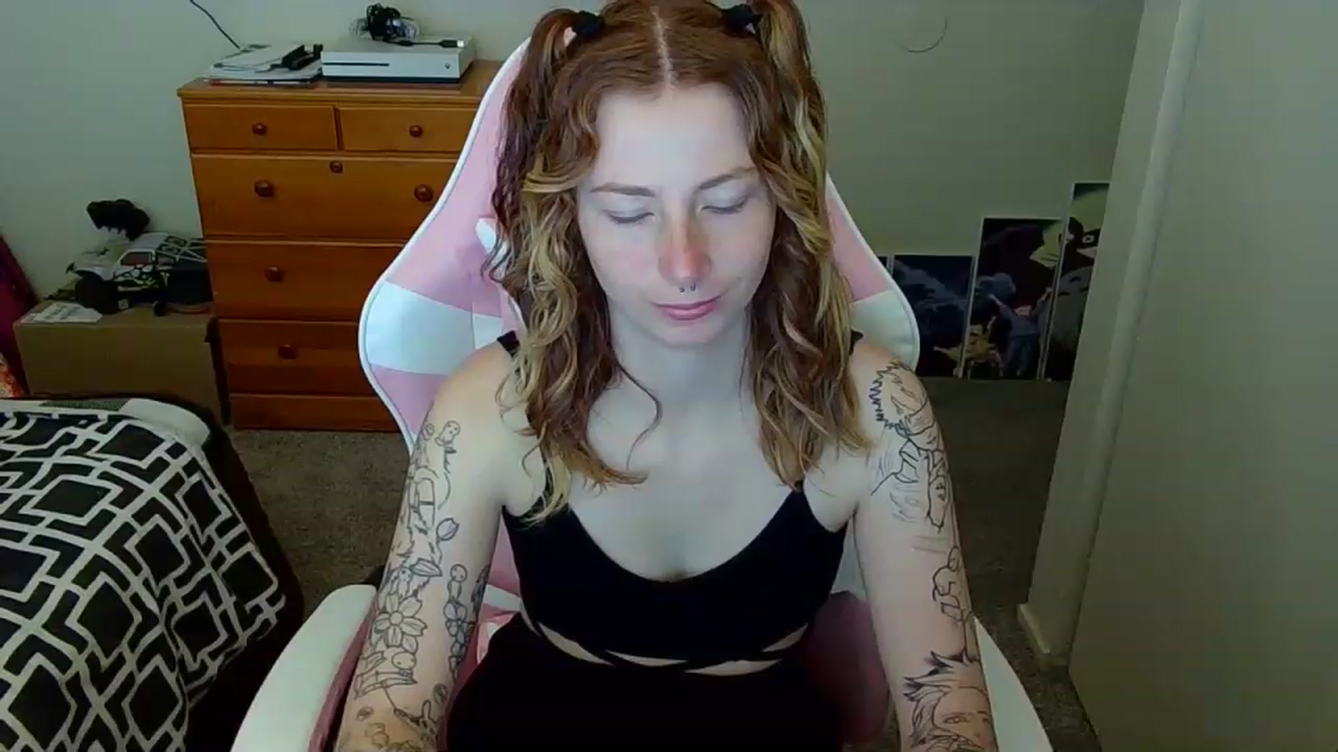 Gallery image thumbnail from Little_Lunar's myfreecams stream on, 02/20/2023, 15:55 image 13 of 20