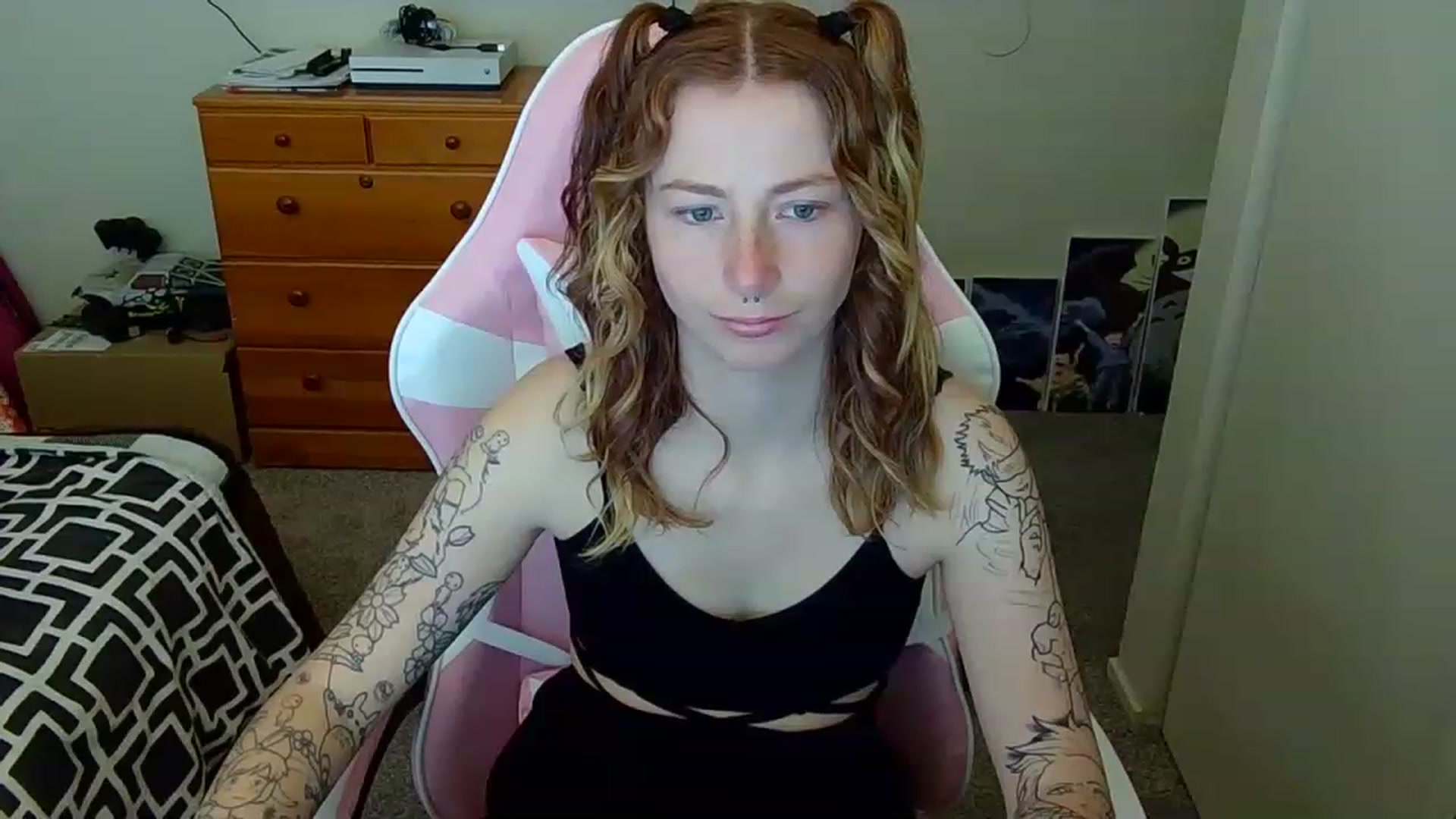 Gallery image thumbnail from Little_Lunar's myfreecams stream on, 02/20/2023, 15:55 image 19 of 20