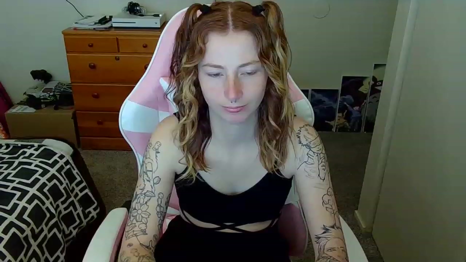 Gallery image thumbnail from Little_Lunar's myfreecams stream on, 02/20/2023, 15:55 image 1 of 20