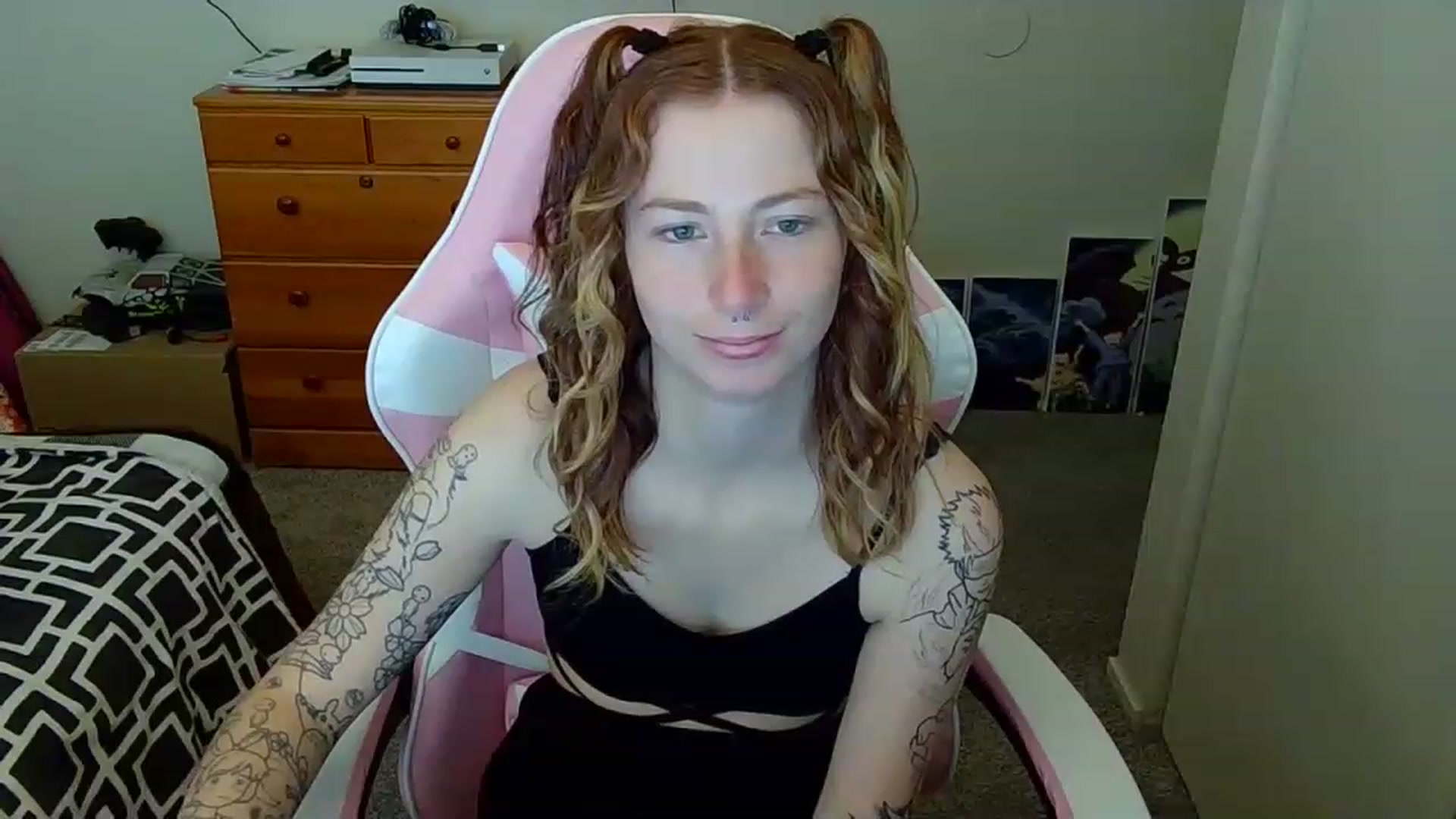 Gallery image thumbnail from Little_Lunar's myfreecams stream on, 02/20/2023, 15:55 image 2 of 20