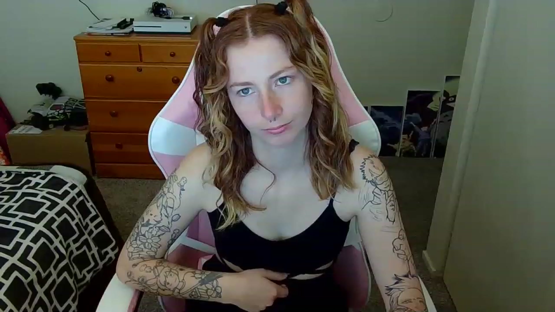 Gallery image thumbnail from Little_Lunar's myfreecams stream on, 02/20/2023, 15:55 image 16 of 20
