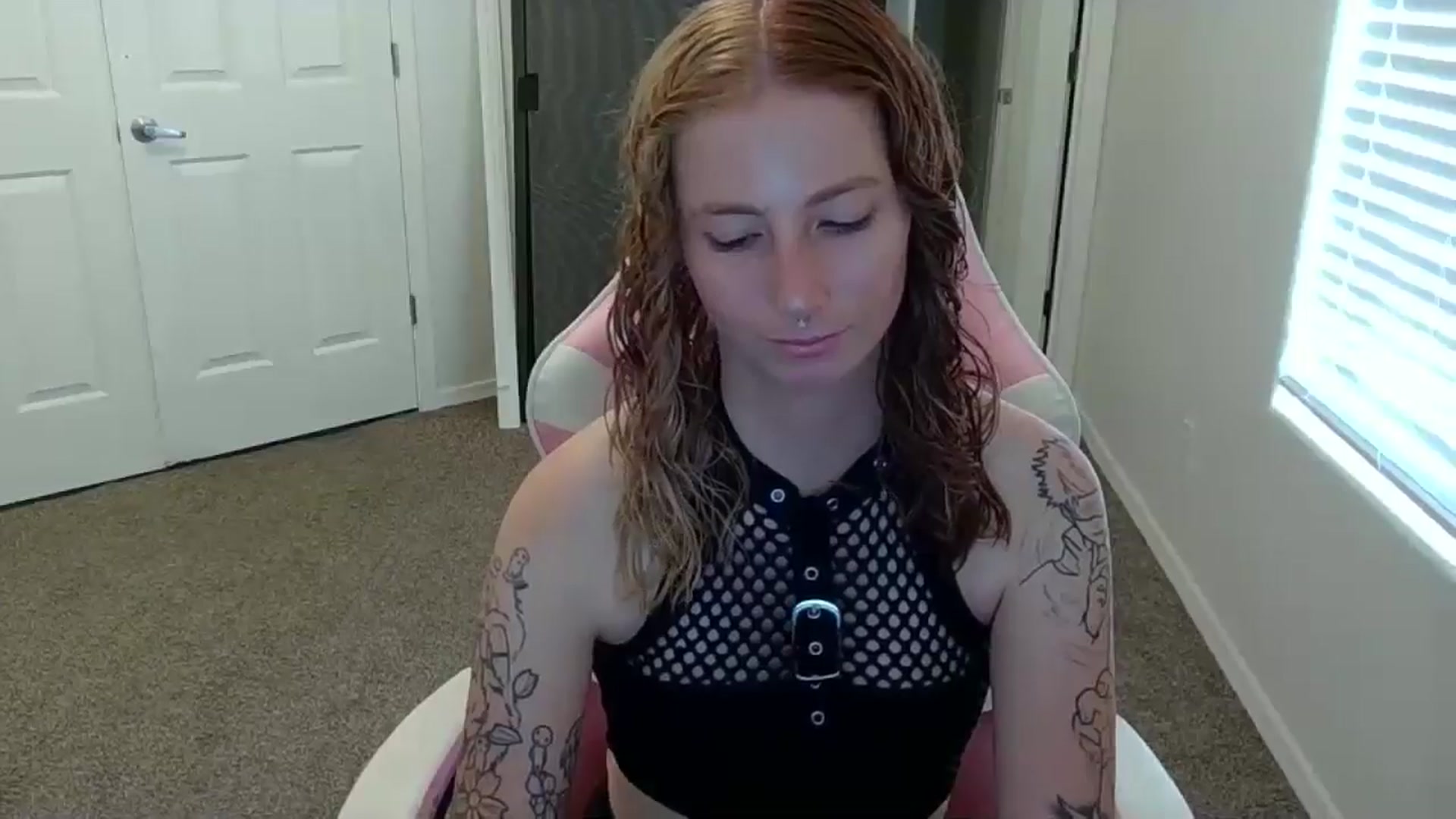Gallery image thumbnail from Little_Lunar's myfreecams stream on, 09/16/2024, 24:17 image 6 of 20