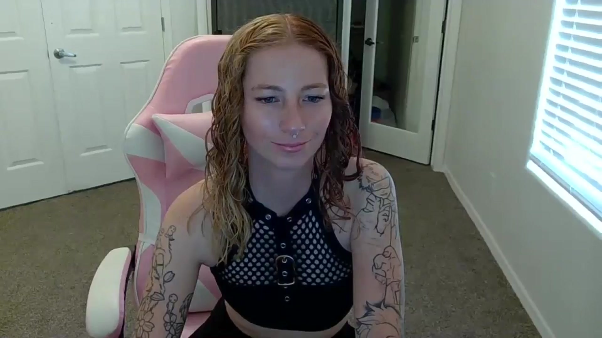 Gallery image thumbnail from Little_Lunar's myfreecams stream on, 09/16/2024, 24:17 image 20 of 20