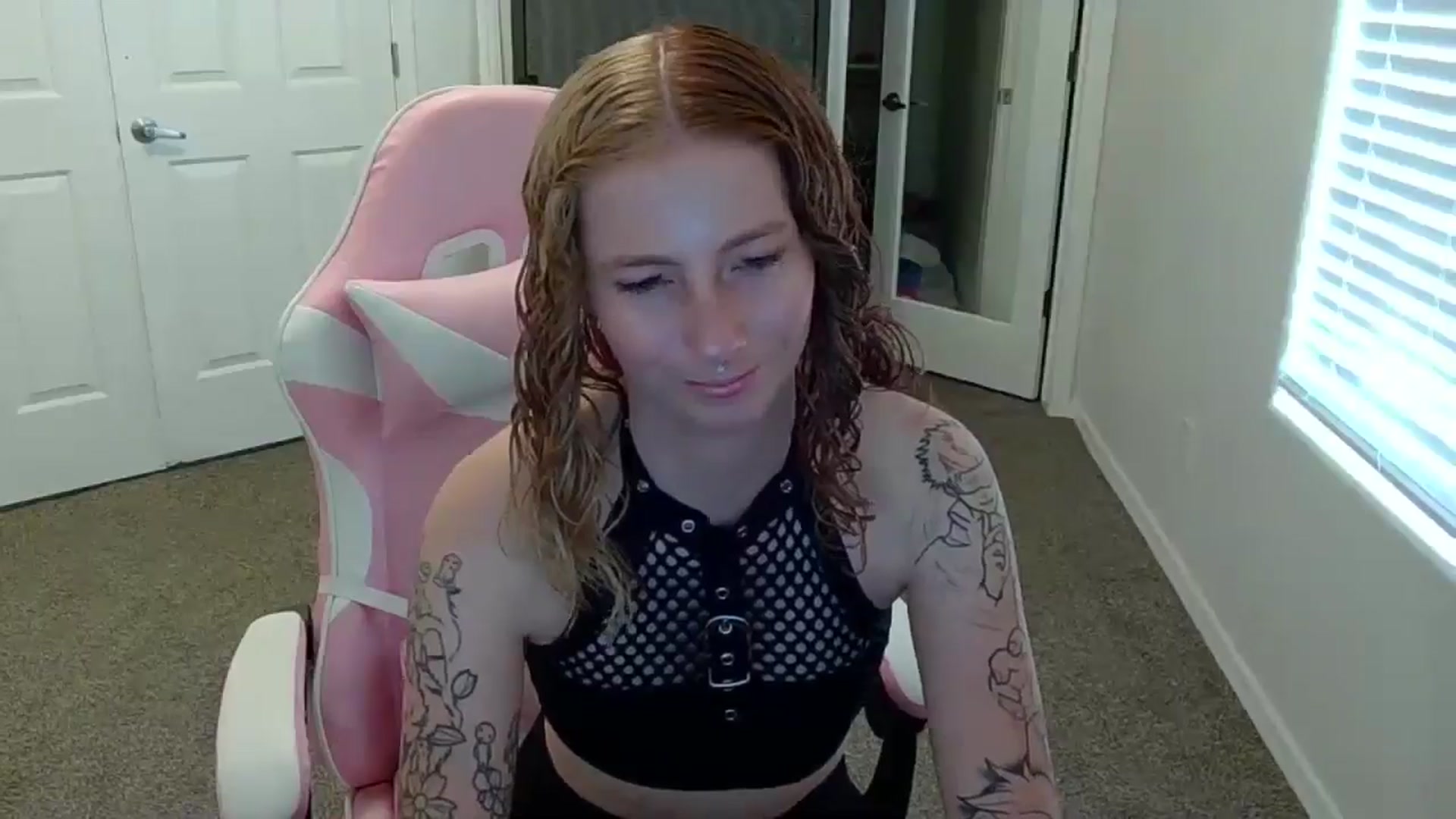 Gallery image thumbnail from Little_Lunar's myfreecams stream on, 09/16/2024, 24:17 image 13 of 20