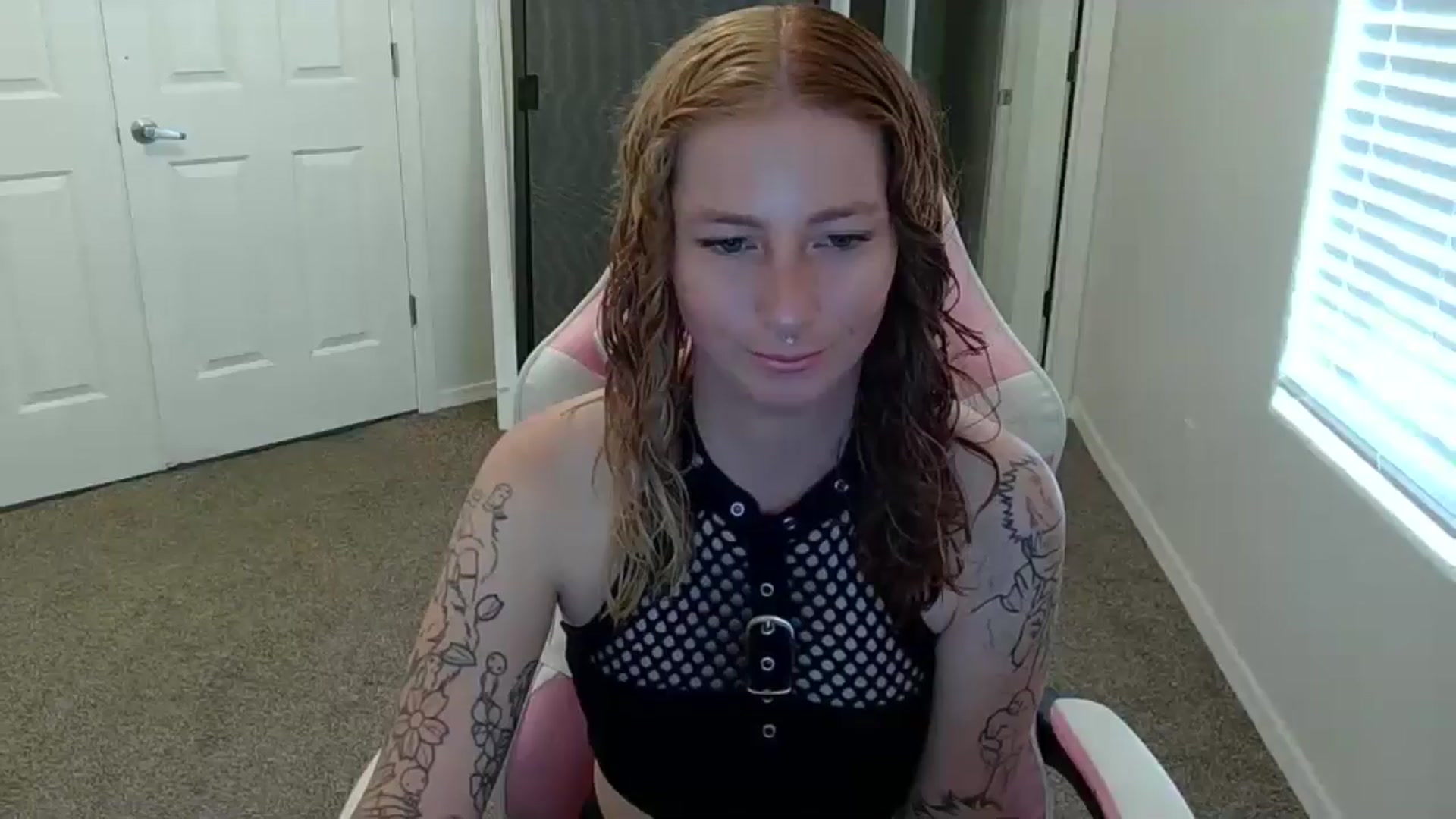 Gallery image thumbnail from Little_Lunar's myfreecams stream on, 09/16/2024, 24:17 image 8 of 20