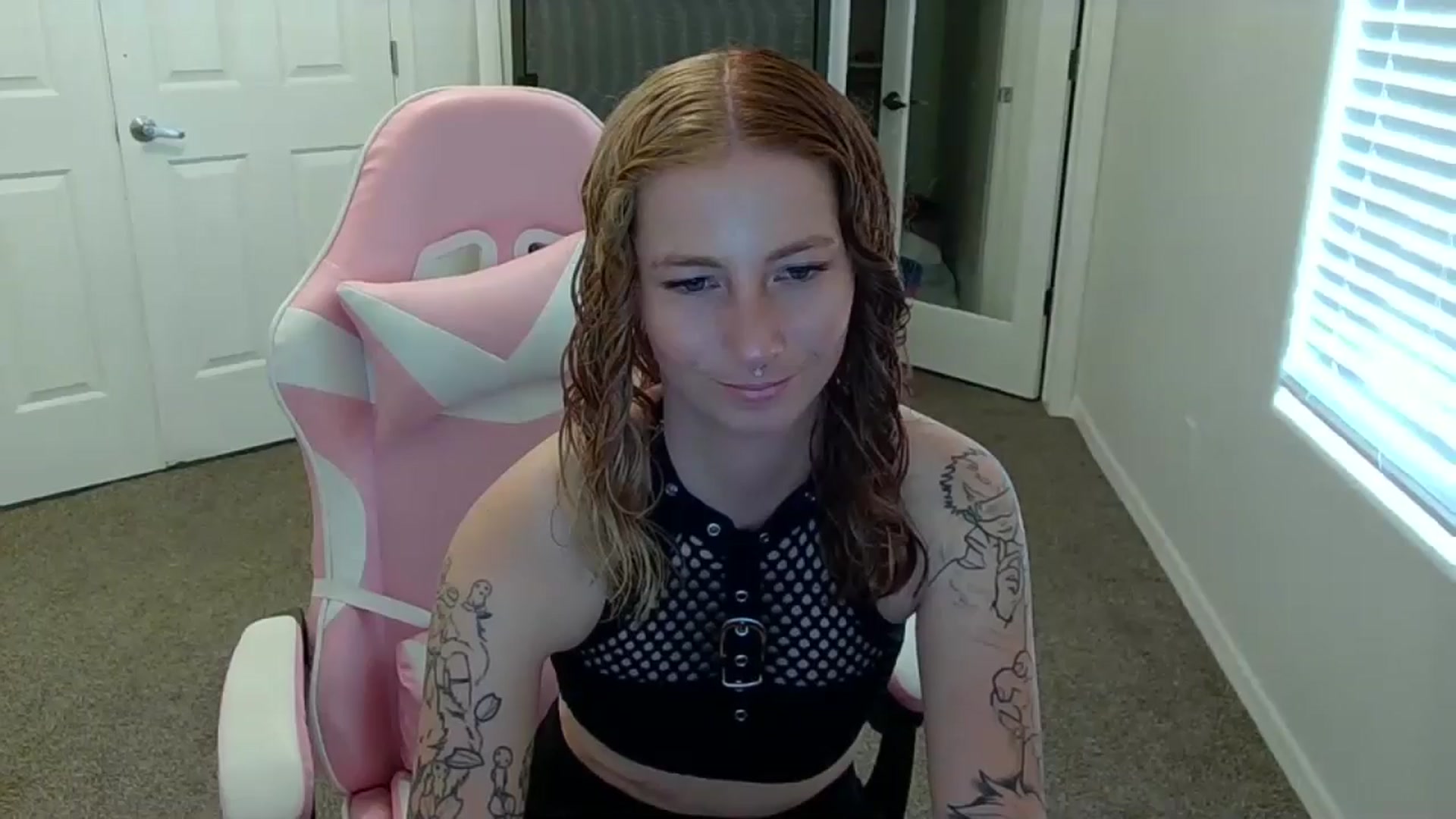 Gallery image thumbnail from Little_Lunar's myfreecams stream on, 09/16/2024, 24:17 image 15 of 20