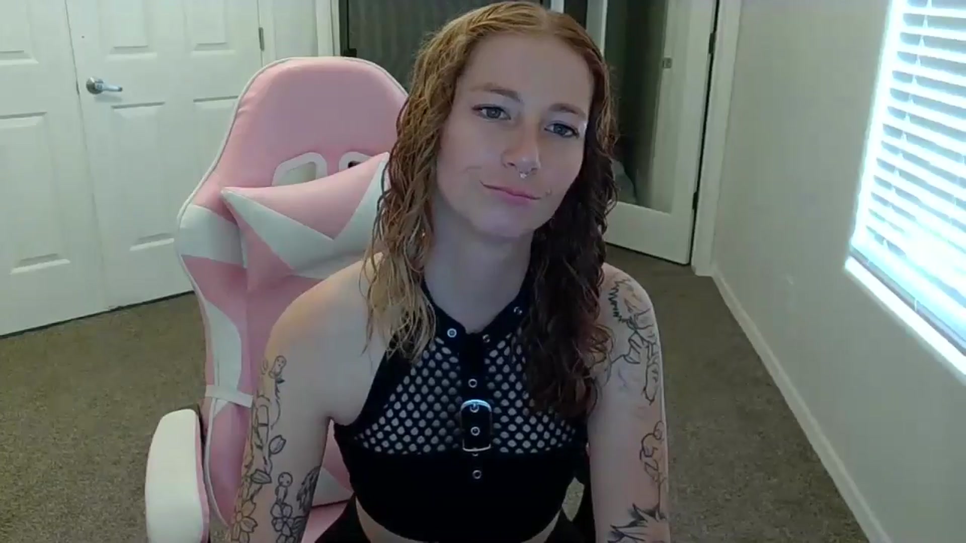 Gallery image thumbnail from Little_Lunar's myfreecams stream on, 09/16/2024, 24:17 image 19 of 20