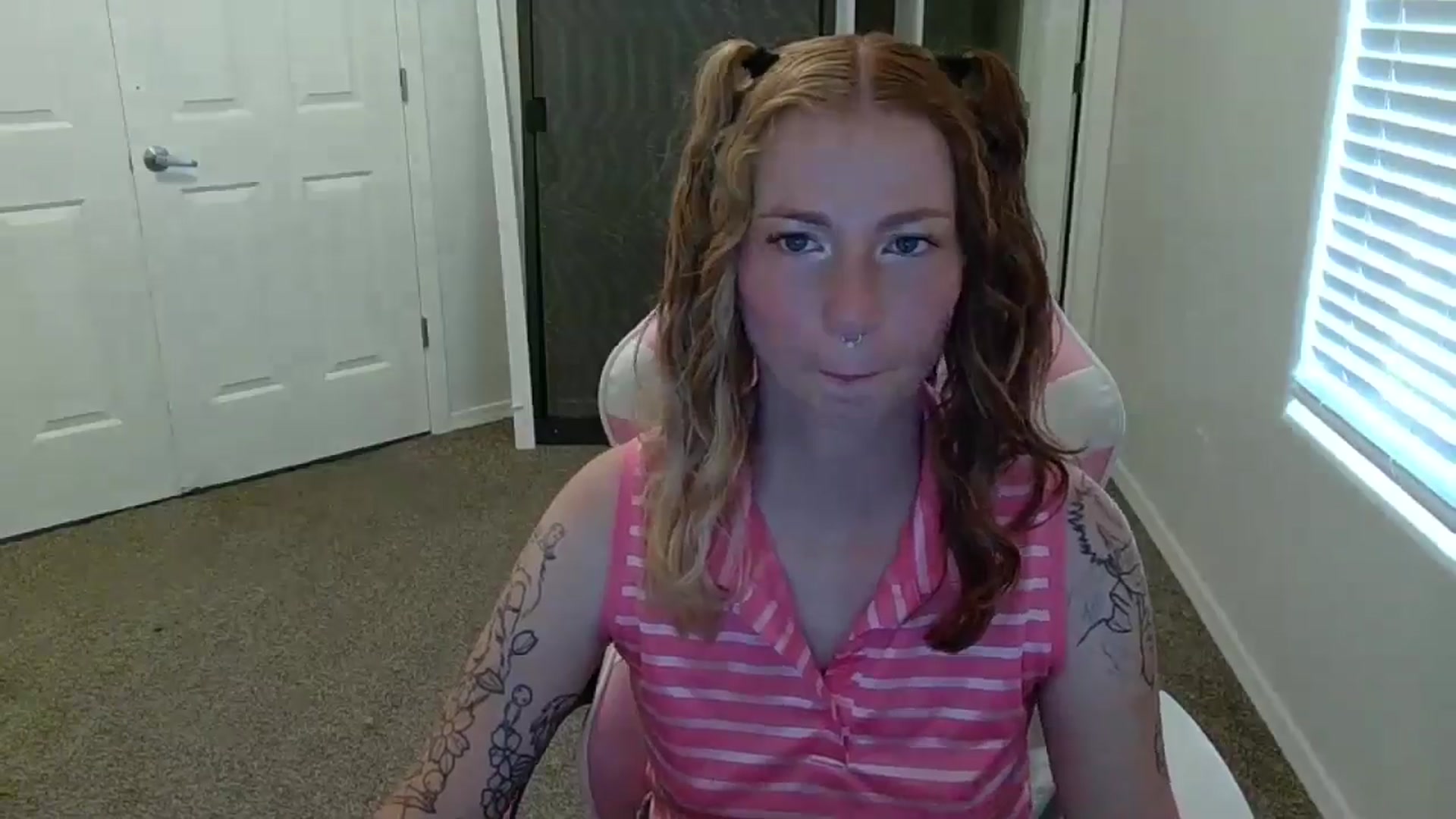 Gallery image thumbnail from Little_Lunar's myfreecams stream on, 09/28/2024, 24:53 image 11 of 20