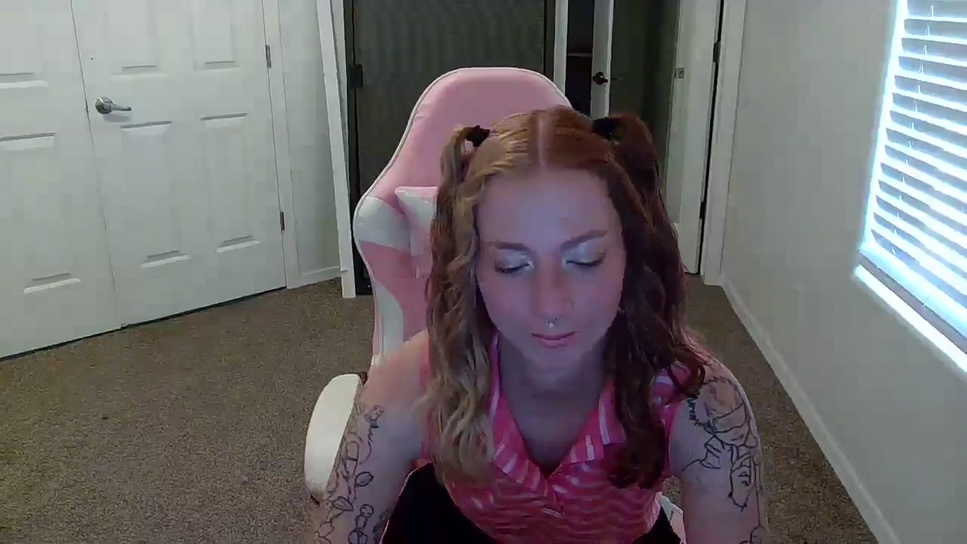 Gallery image thumbnail from Little_Lunar's myfreecams stream on, 09/28/2024, 24:53 image 20 of 20