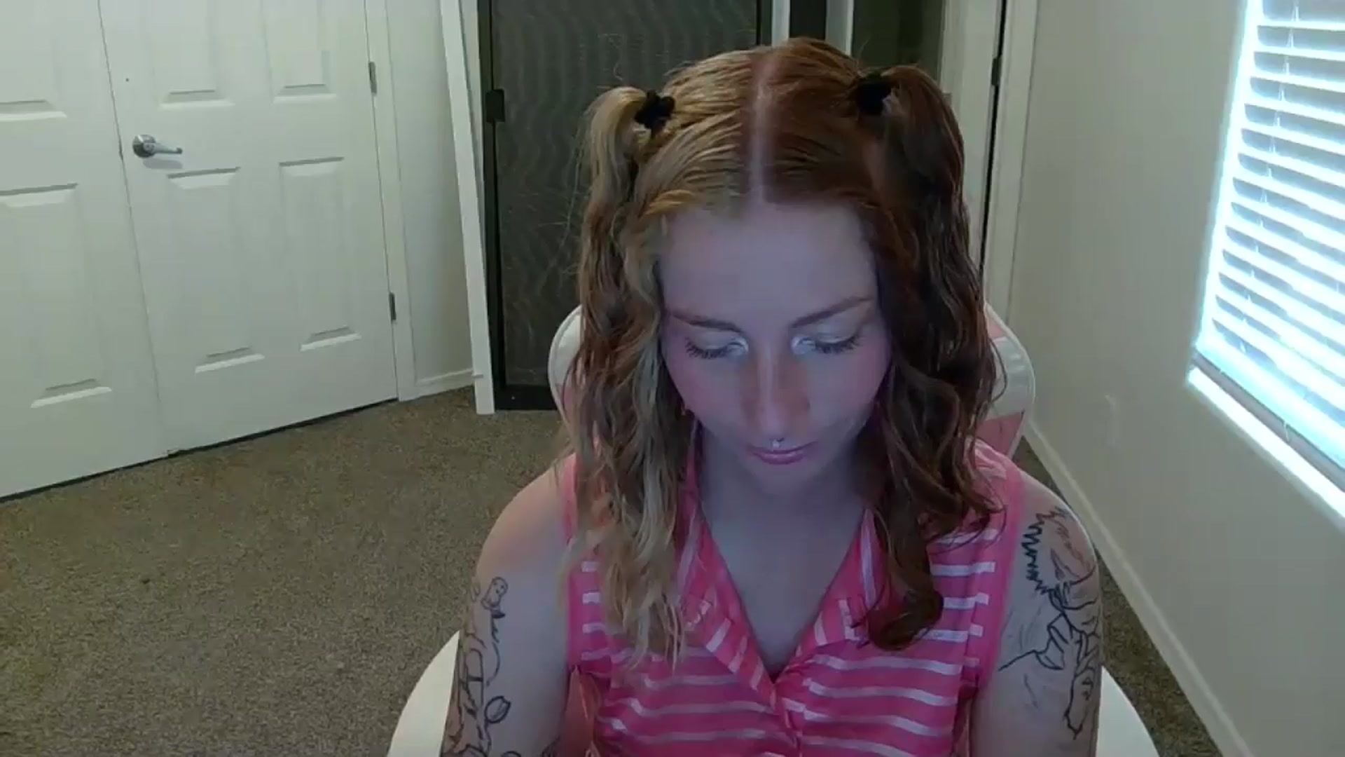 Gallery image thumbnail from Little_Lunar's myfreecams stream on, 09/28/2024, 24:53 image 9 of 20