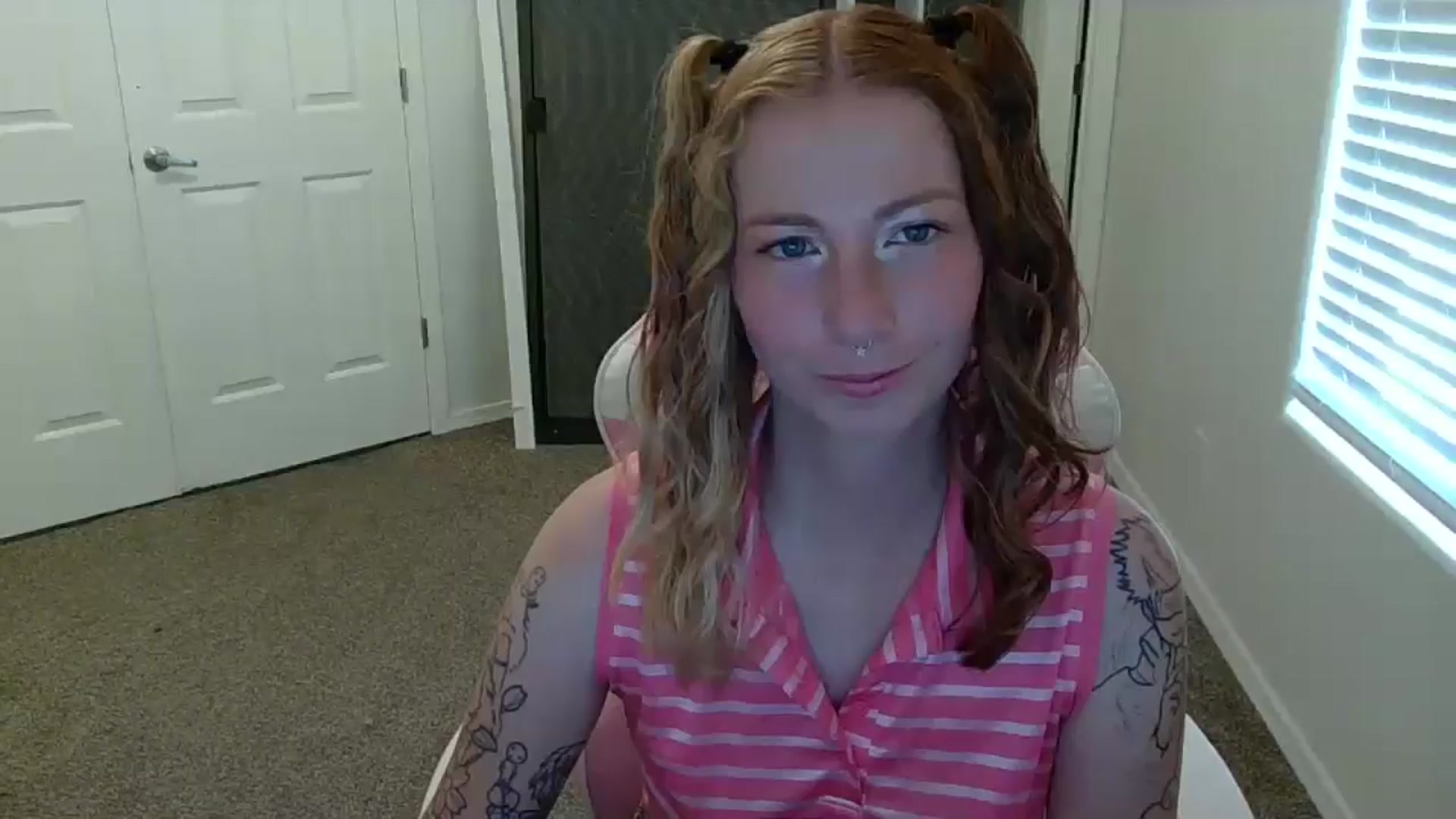 Gallery image thumbnail from Little_Lunar's myfreecams stream on, 09/28/2024, 24:53 image 8 of 20