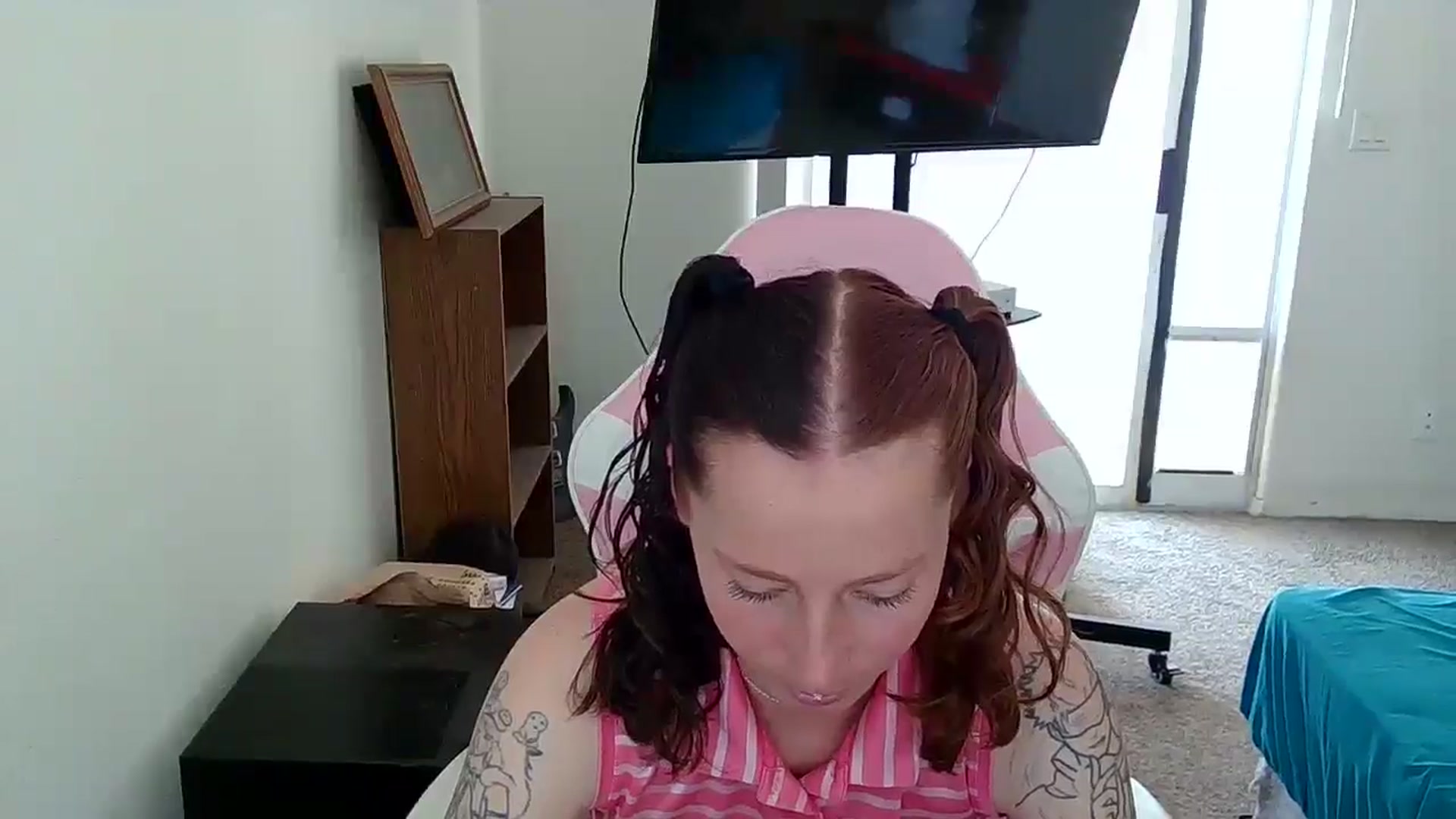 Gallery image thumbnail from Little_Lunar's myfreecams stream on, 05/06/2025, 21:15 image 19 of 20