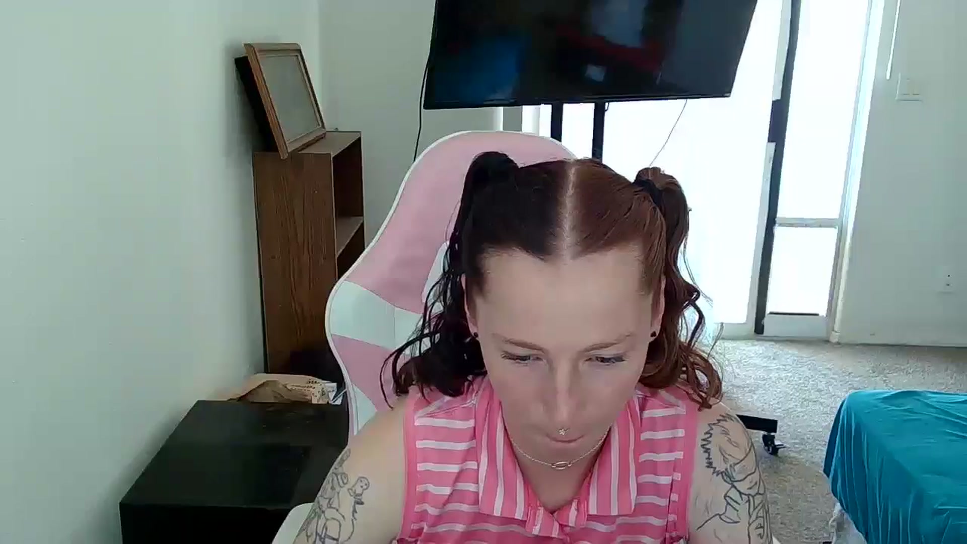 Gallery image thumbnail from Little_Lunar's myfreecams stream on, 05/06/2025, 21:15 image 6 of 20